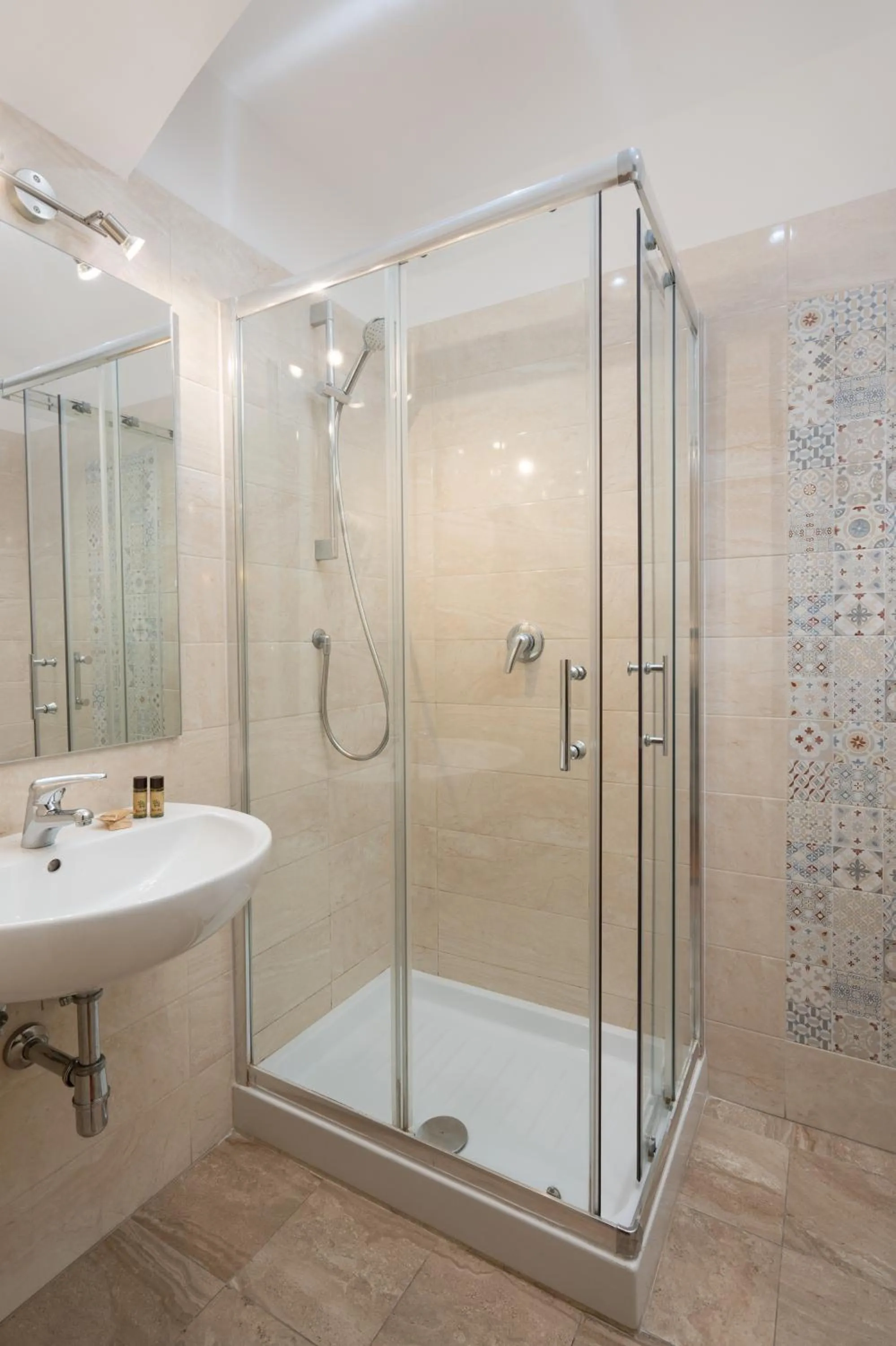 Shower in Hotel Cimabue