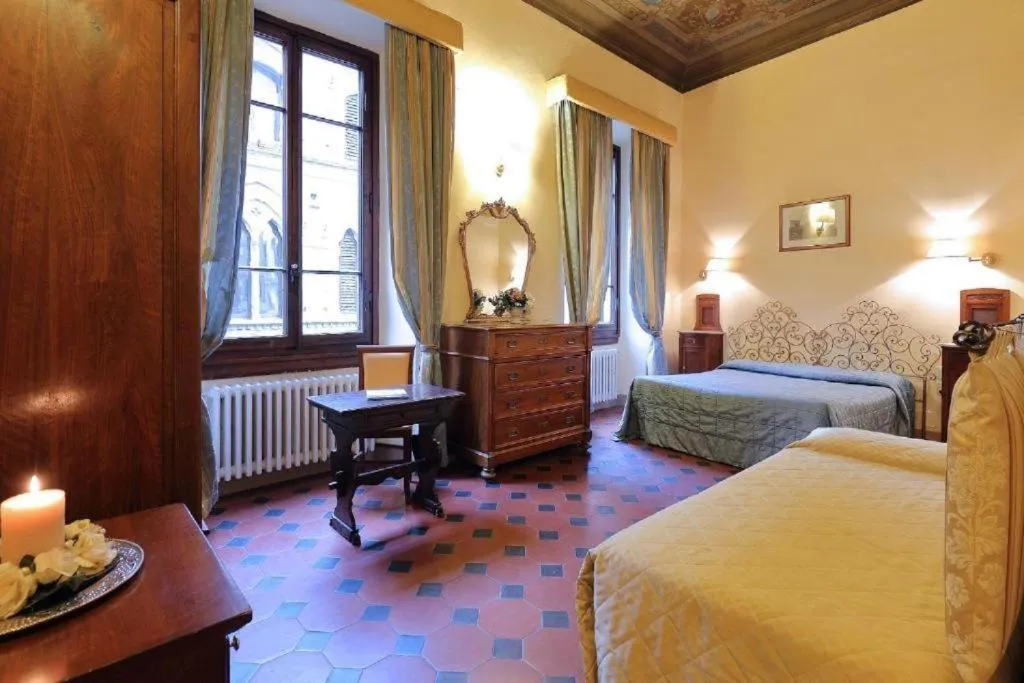 Photo of the whole room, Bed in Hotel Cimabue