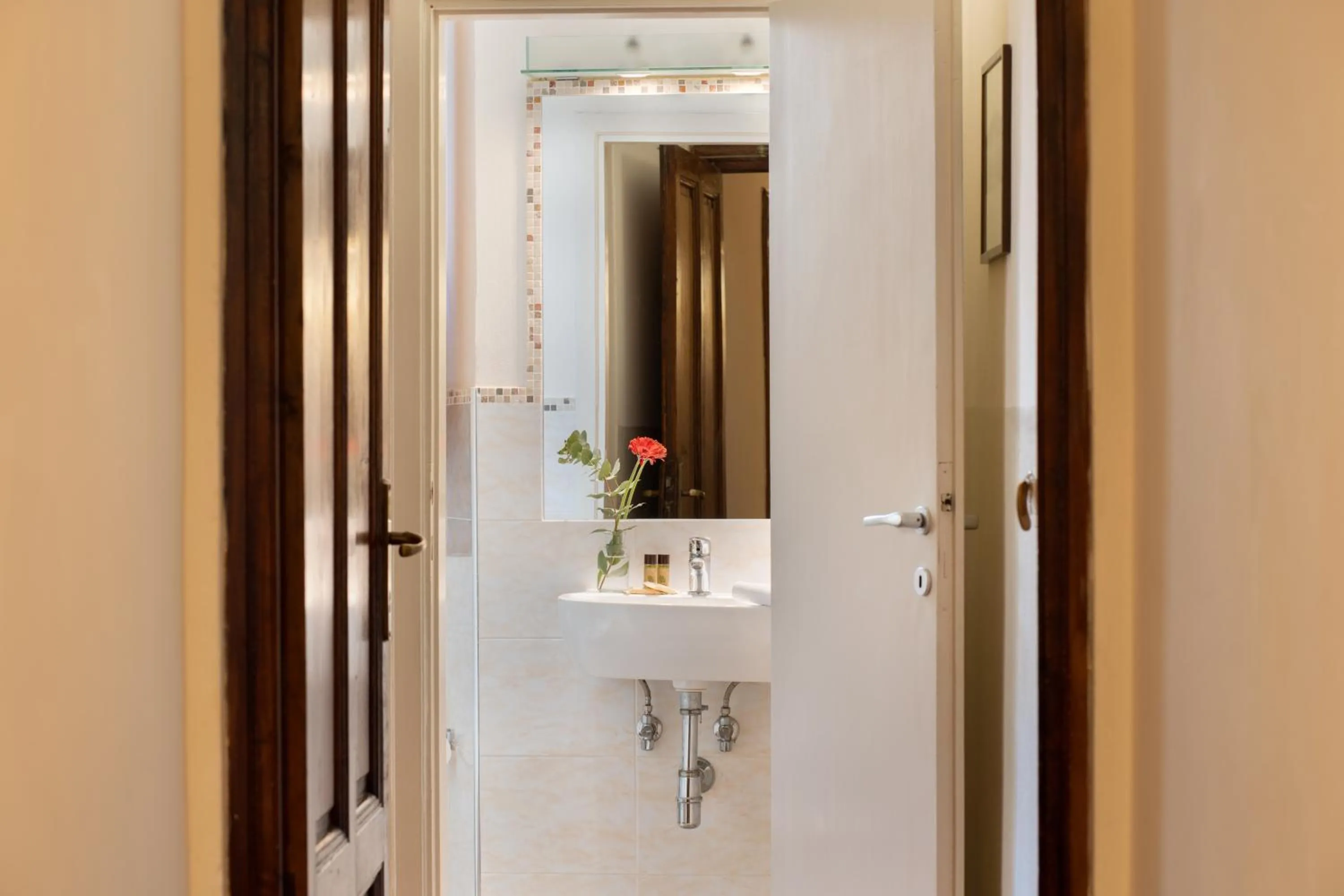 Shower in Hotel Cimabue