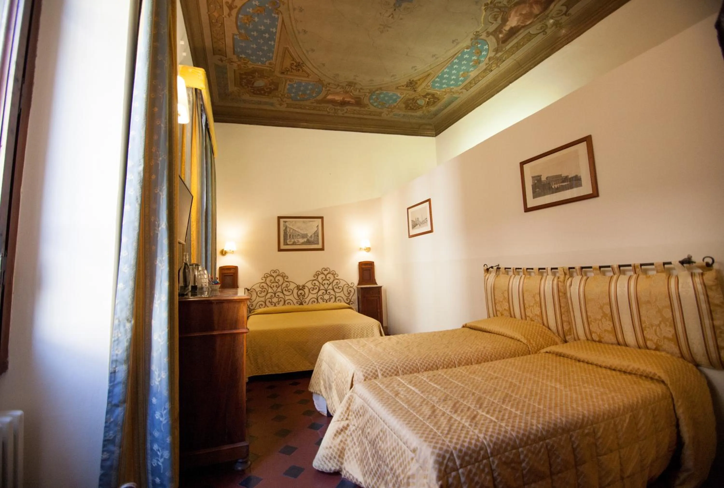 Coffee/tea facilities, Bed in Hotel Cimabue