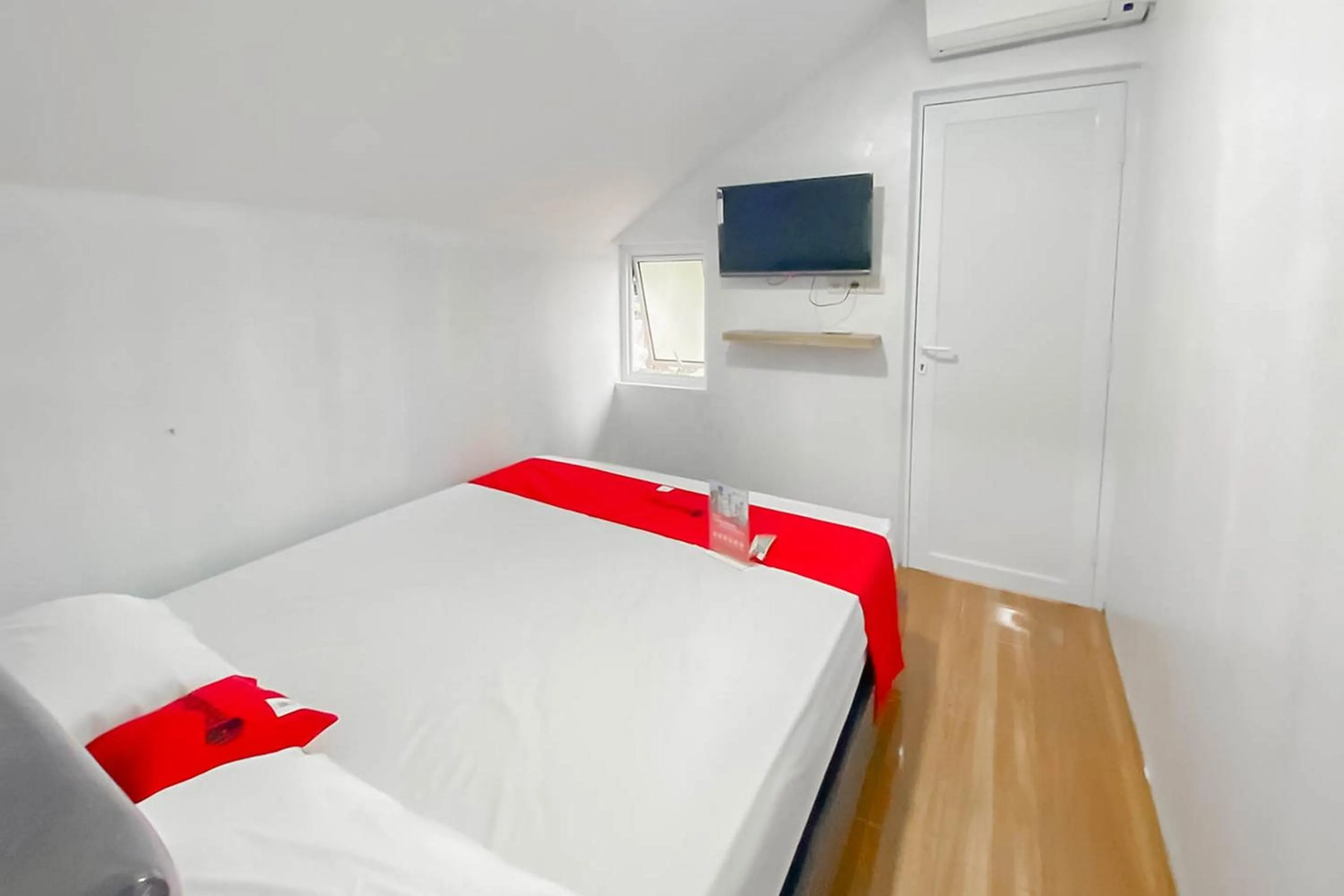 Bathroom, Bed in RedDoorz Syariah Plus At Cipanas Cianjur