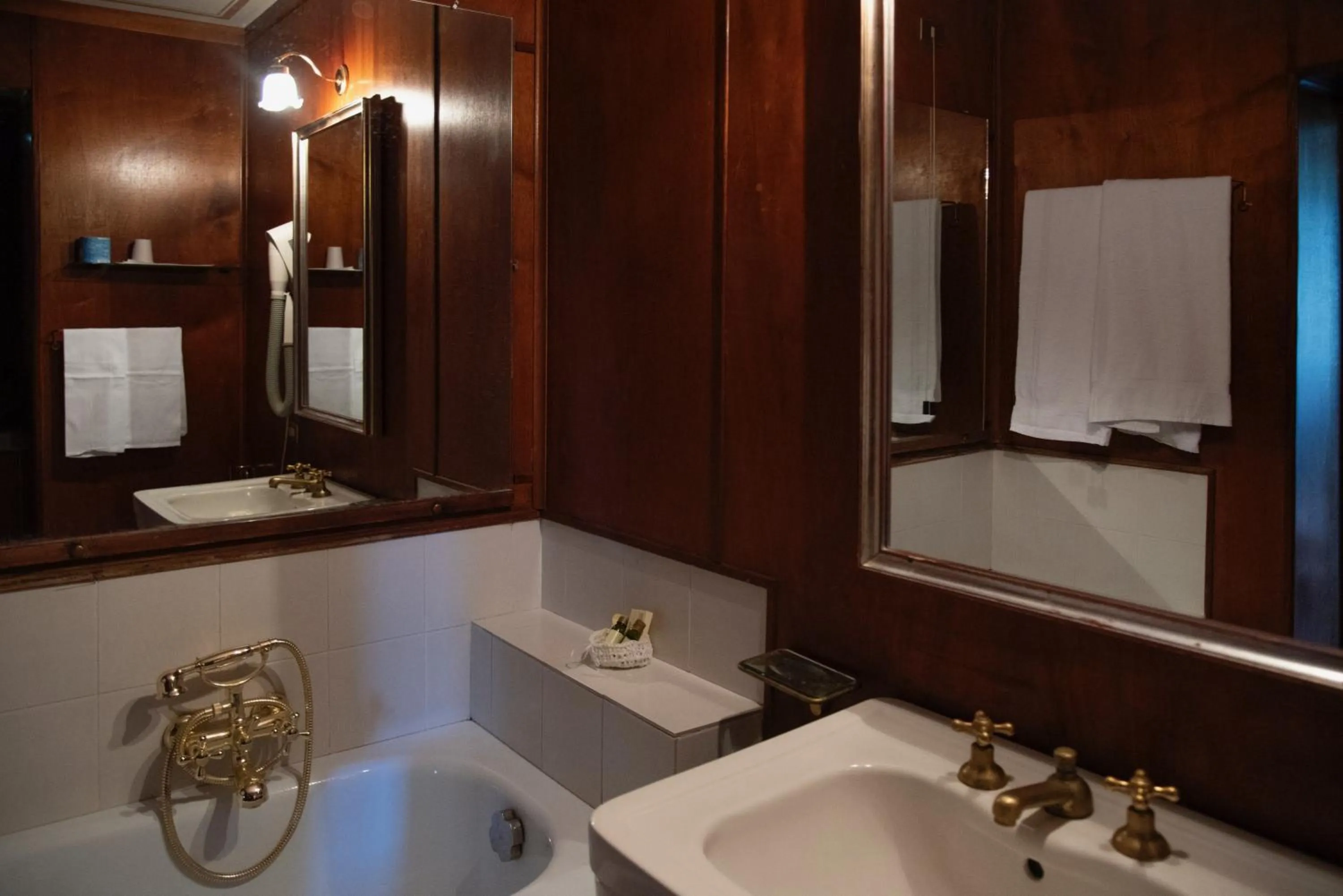 Bathroom in Hotel Gattapone