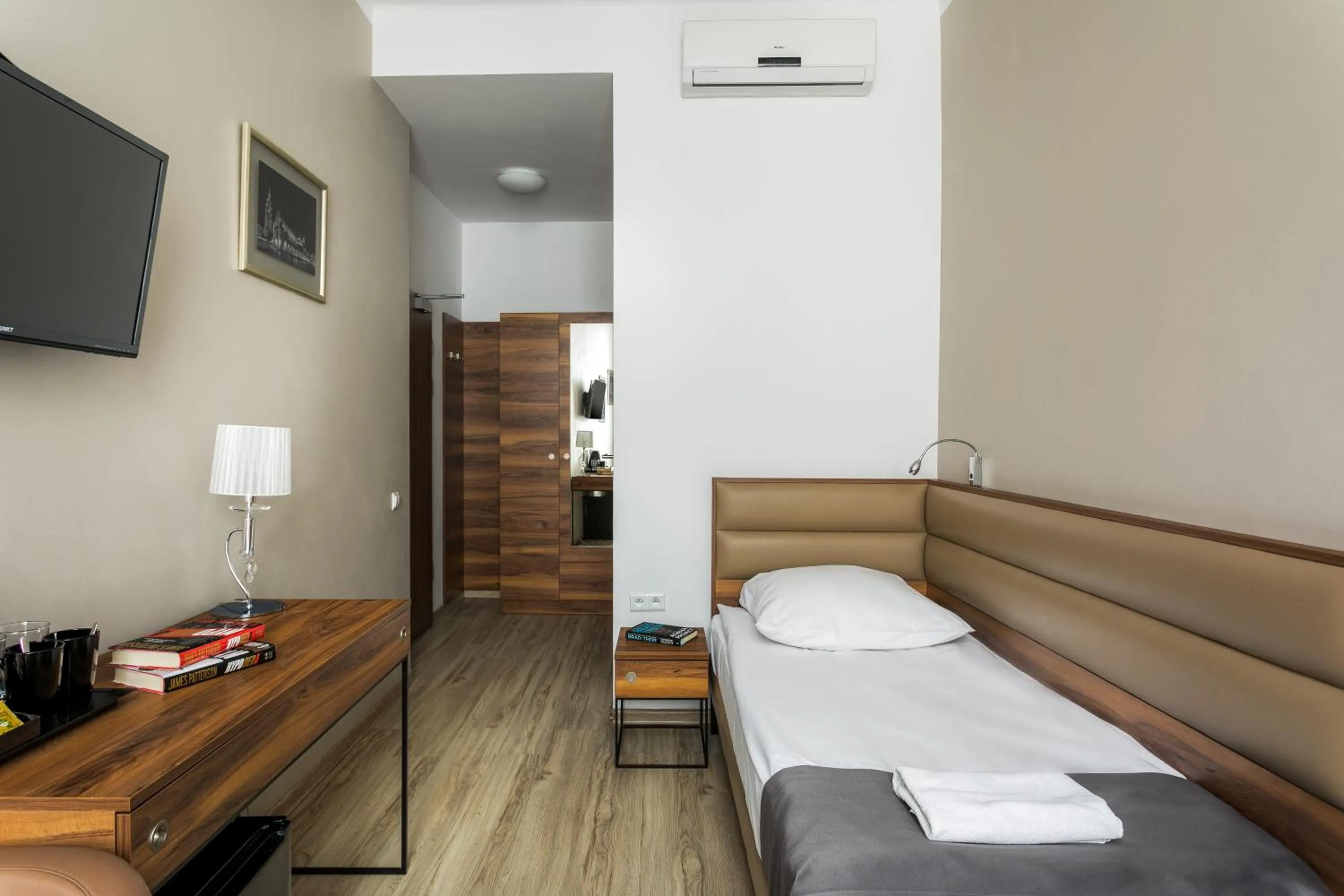 Bed in G12 Aparthotel