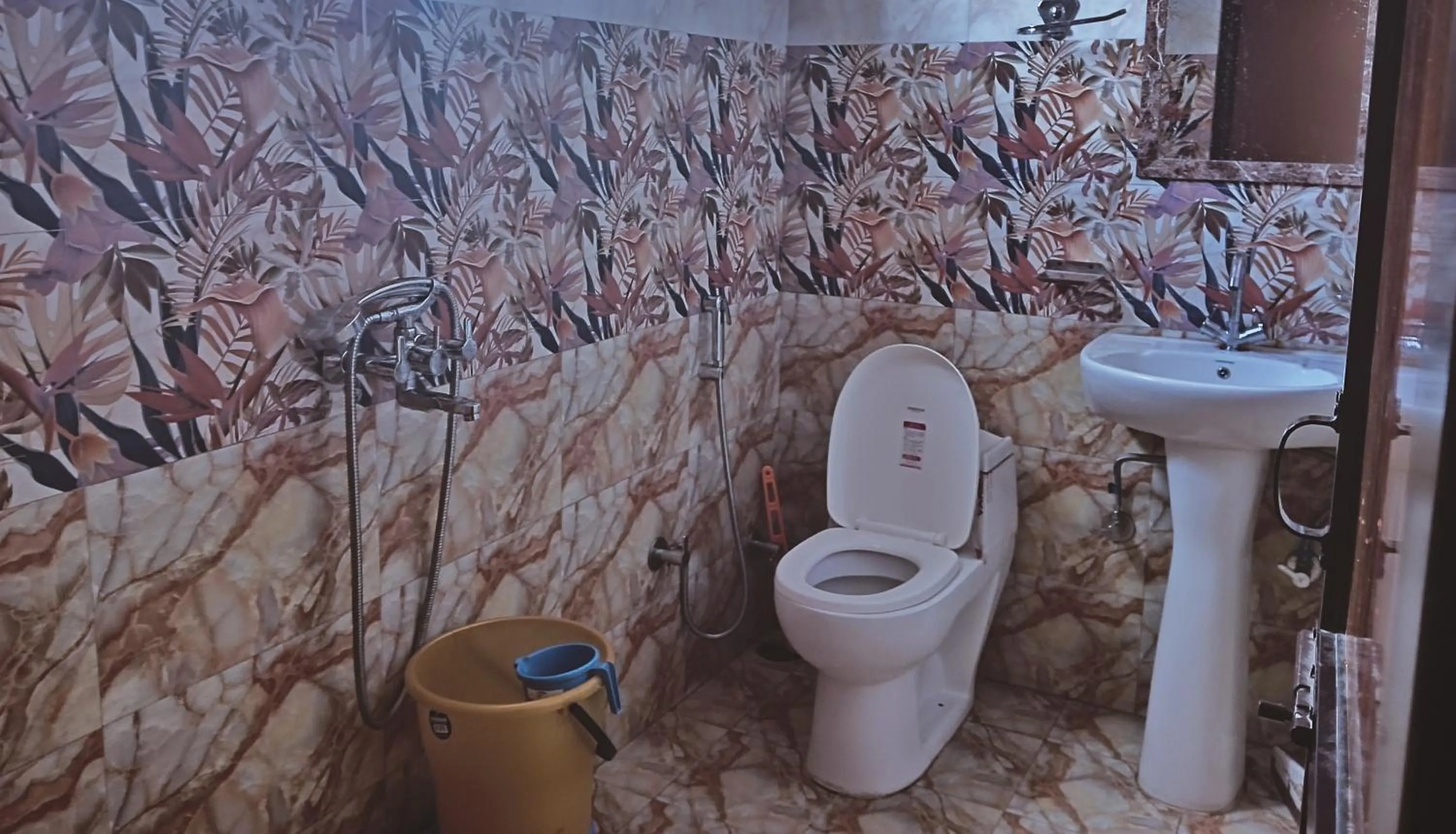 Toilet in Oak wood Homestay Banikhet