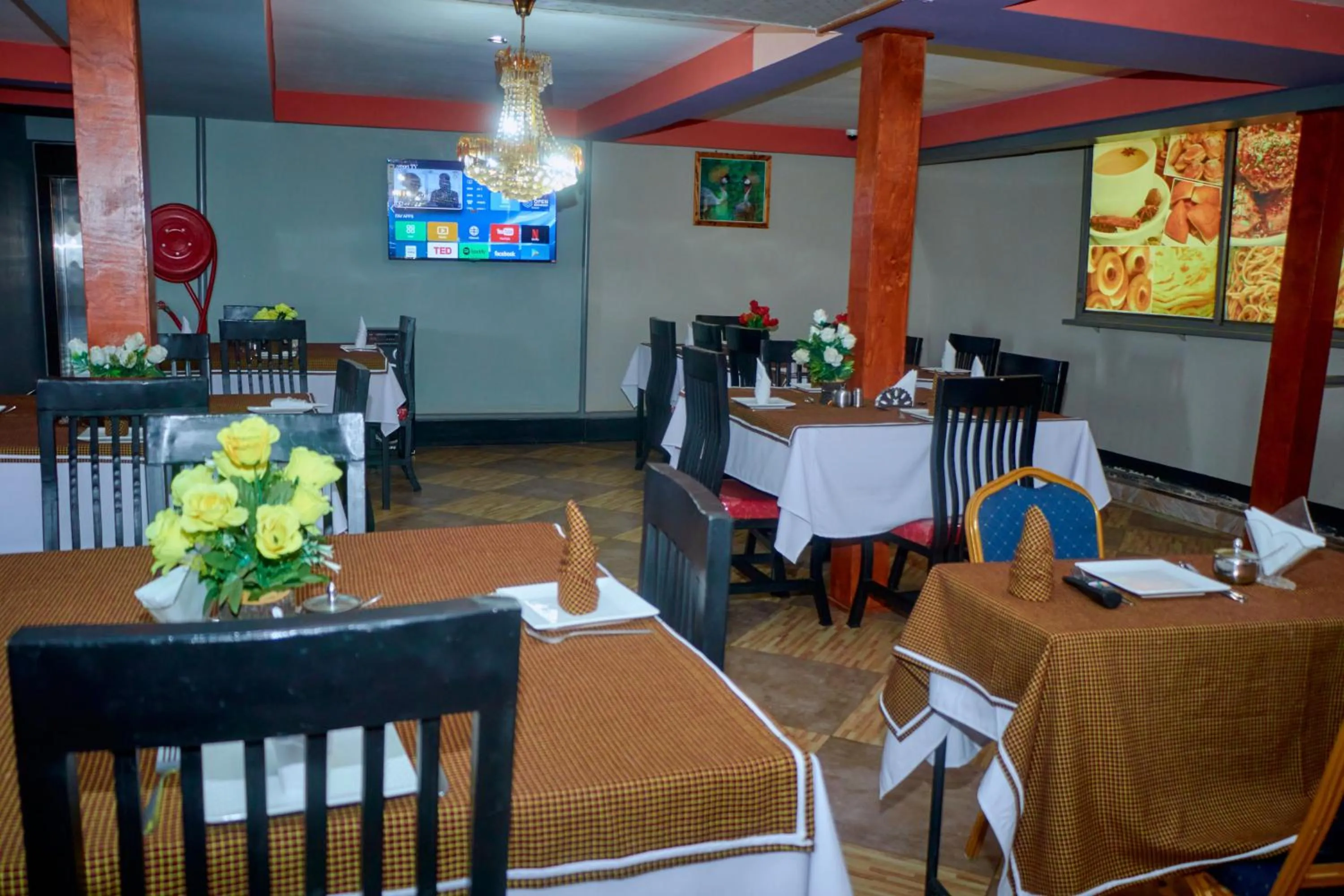 Restaurant/places to eat in Elanacha Hotel