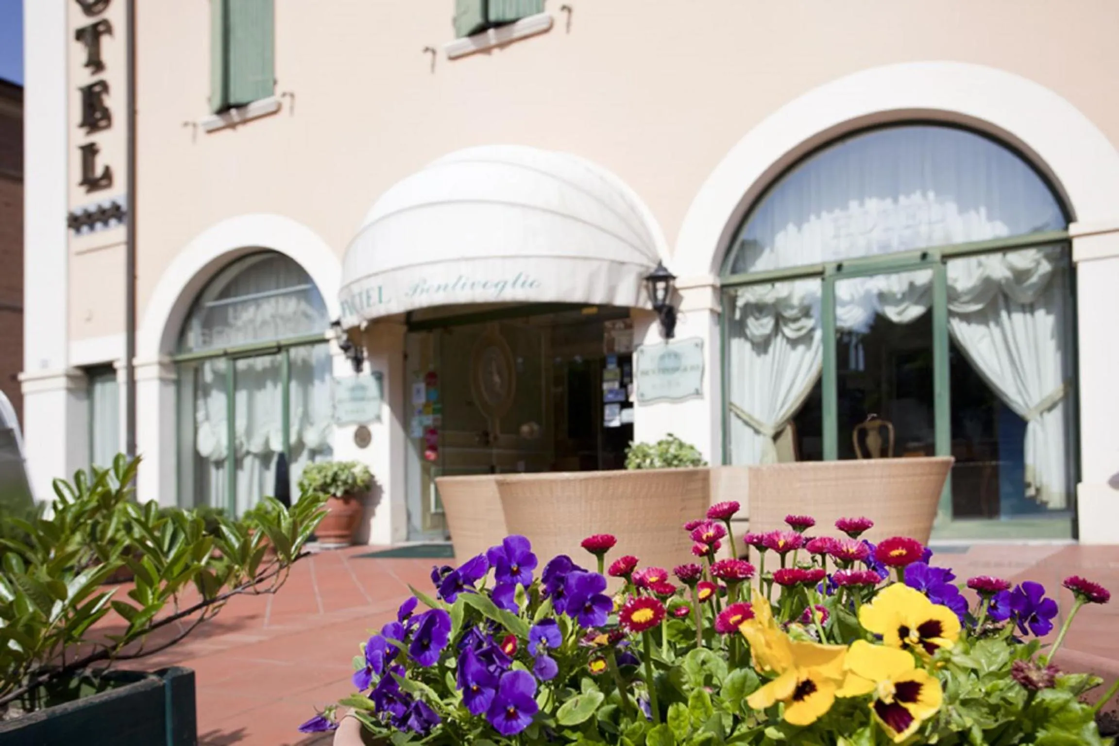 Facade/entrance in Hotel Bentivoglio Residenza D'Epoca