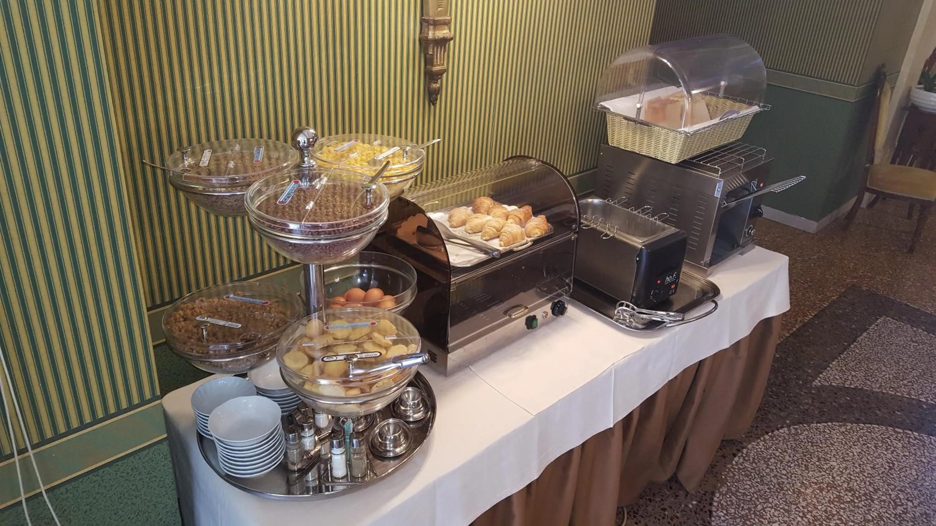 Restaurant/places to eat in Hotel Bentivoglio Residenza D'Epoca