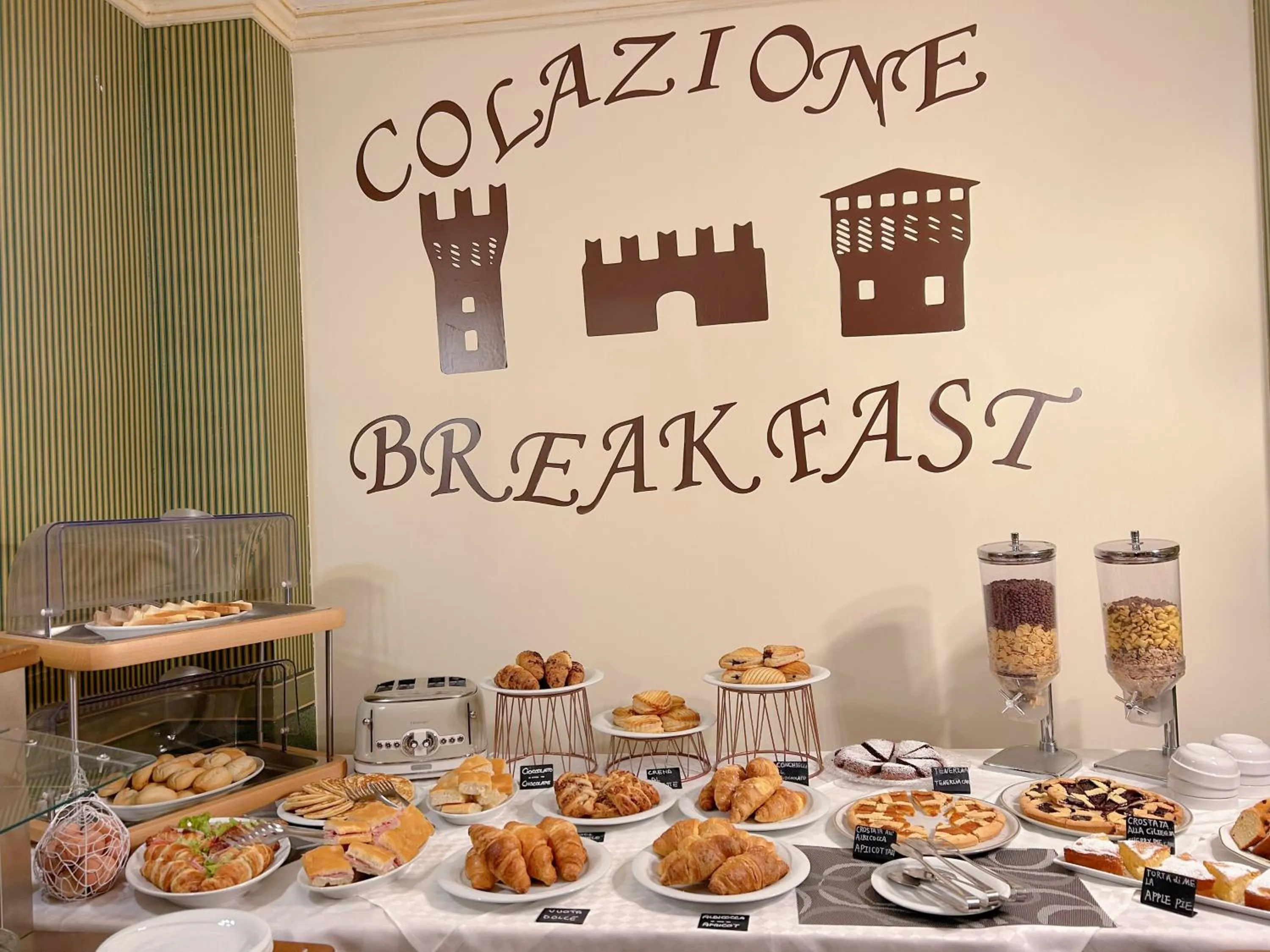 Breakfast in Hotel Bentivoglio Residenza D'Epoca