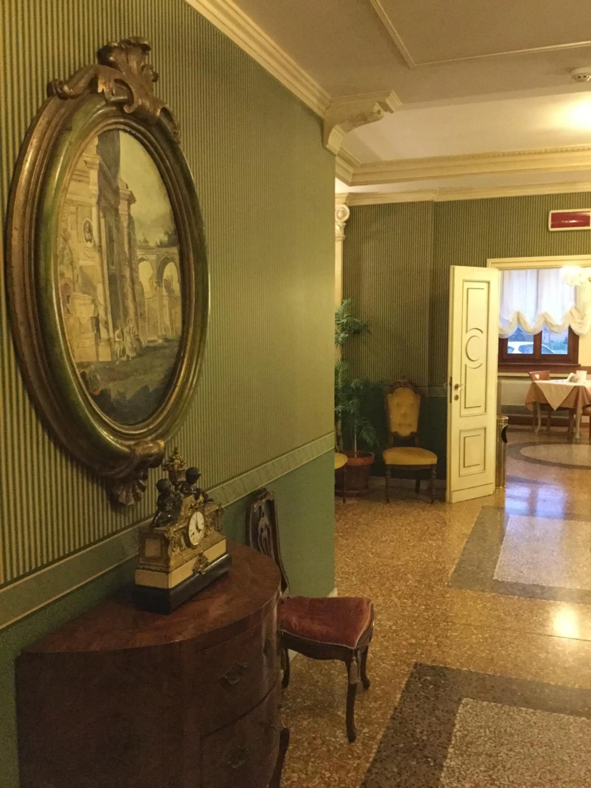 Decorative detail in Hotel Bentivoglio Residenza D'Epoca