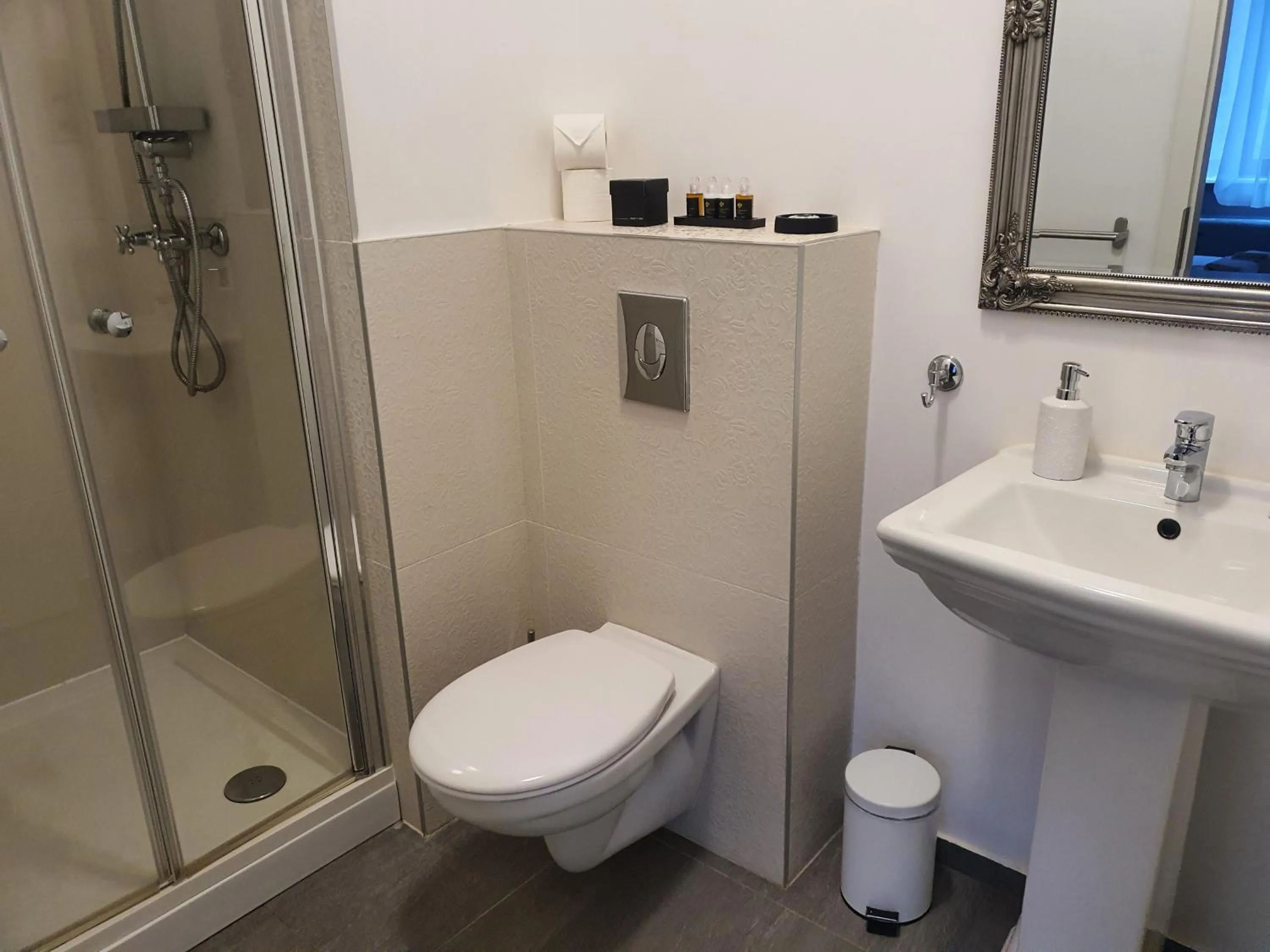 Shower in Váralja Home