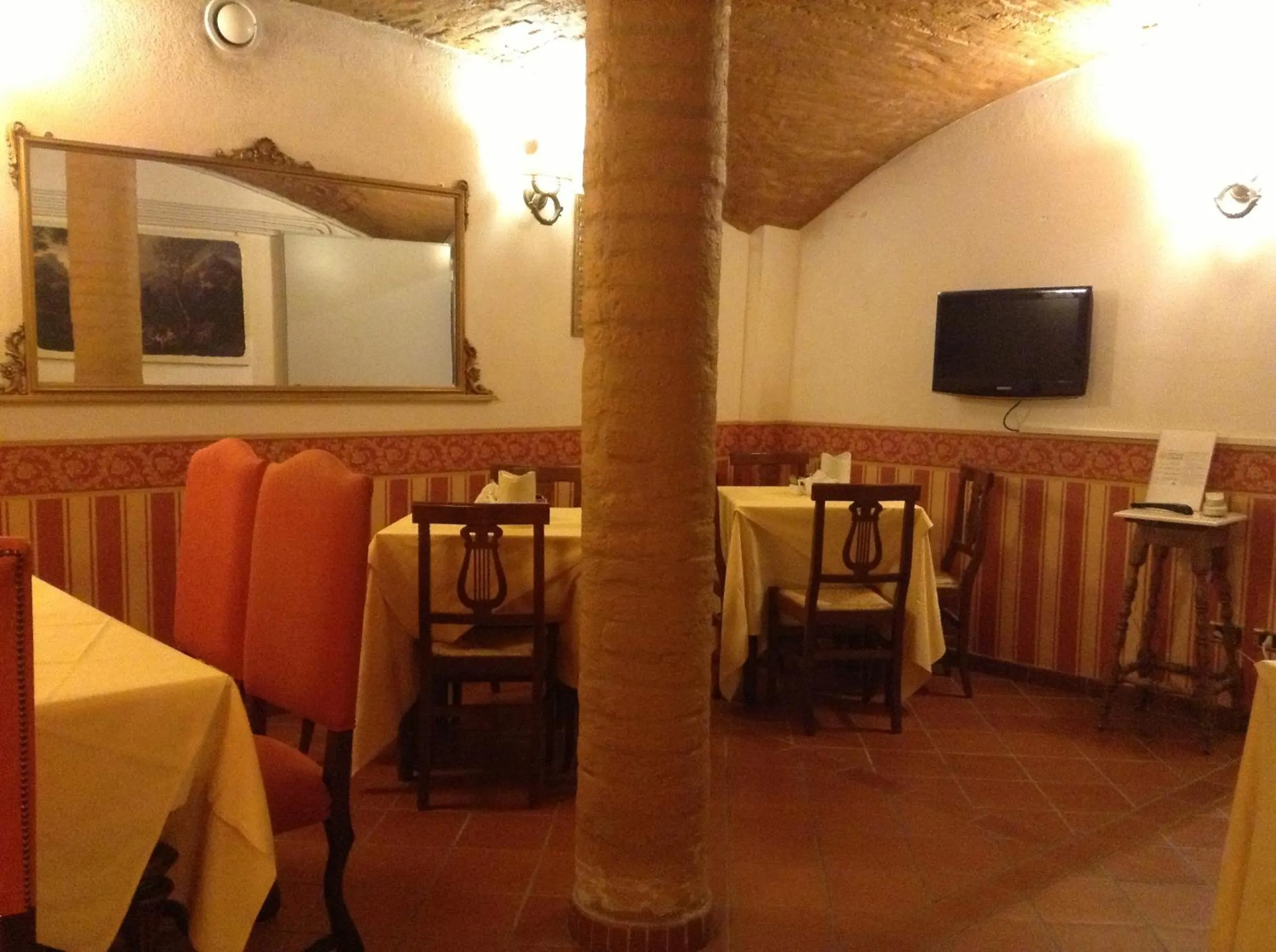 Restaurant/places to eat in Il Canale Hotel