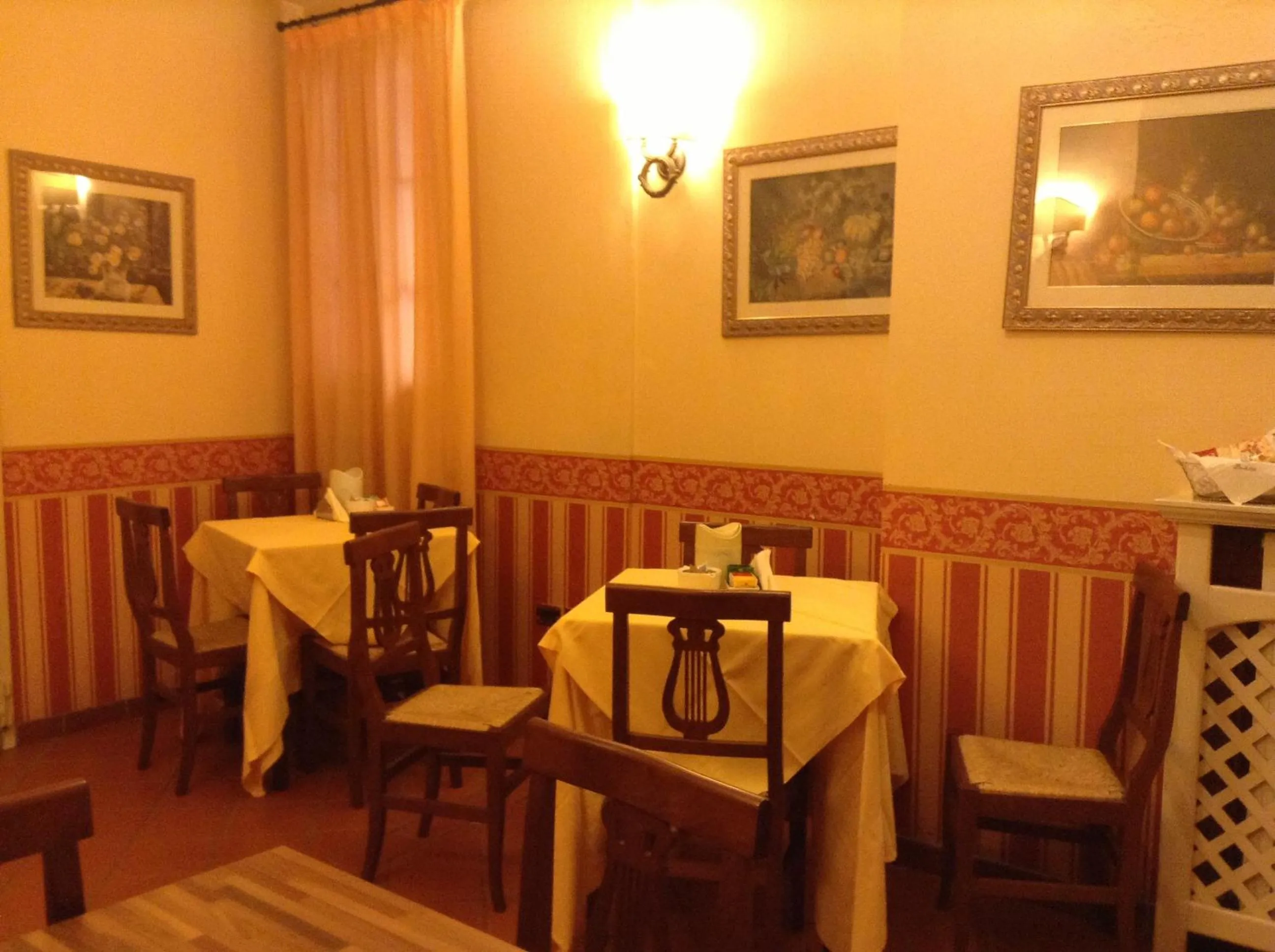 Restaurant/places to eat in Il Canale Hotel