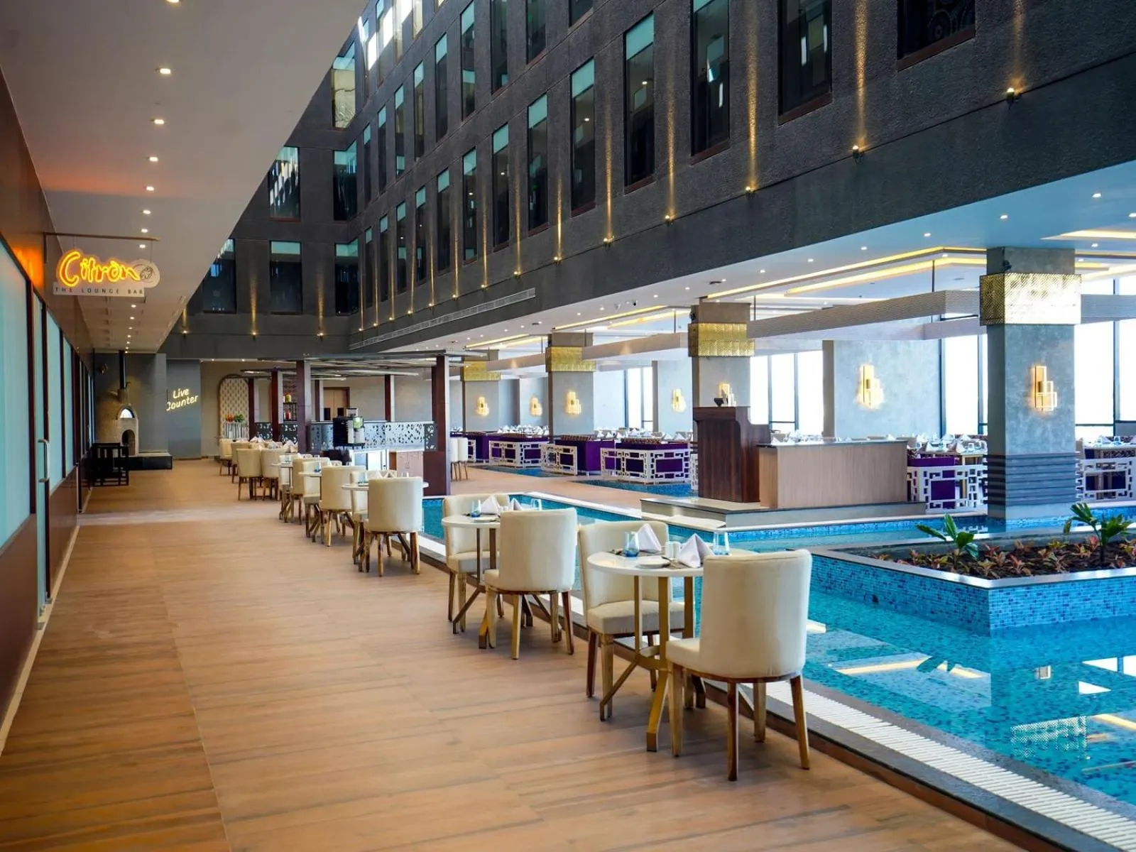 Restaurant/places to eat in Essentia Luxury Hotel Indore