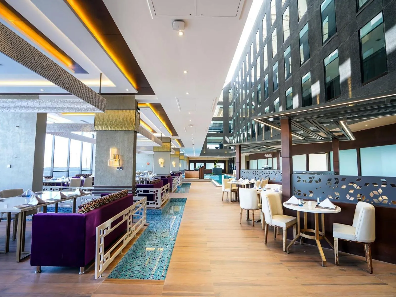 Restaurant/places to eat in Essentia Luxury Hotel Indore