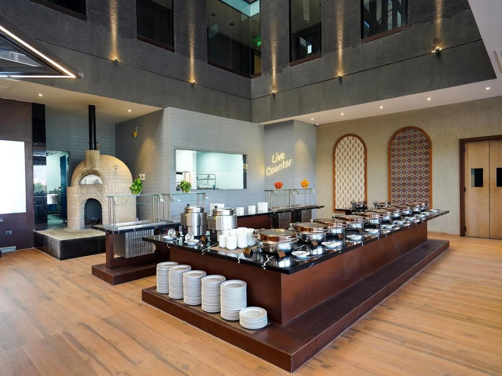 Restaurant/places to eat in Essentia Luxury Hotel Indore