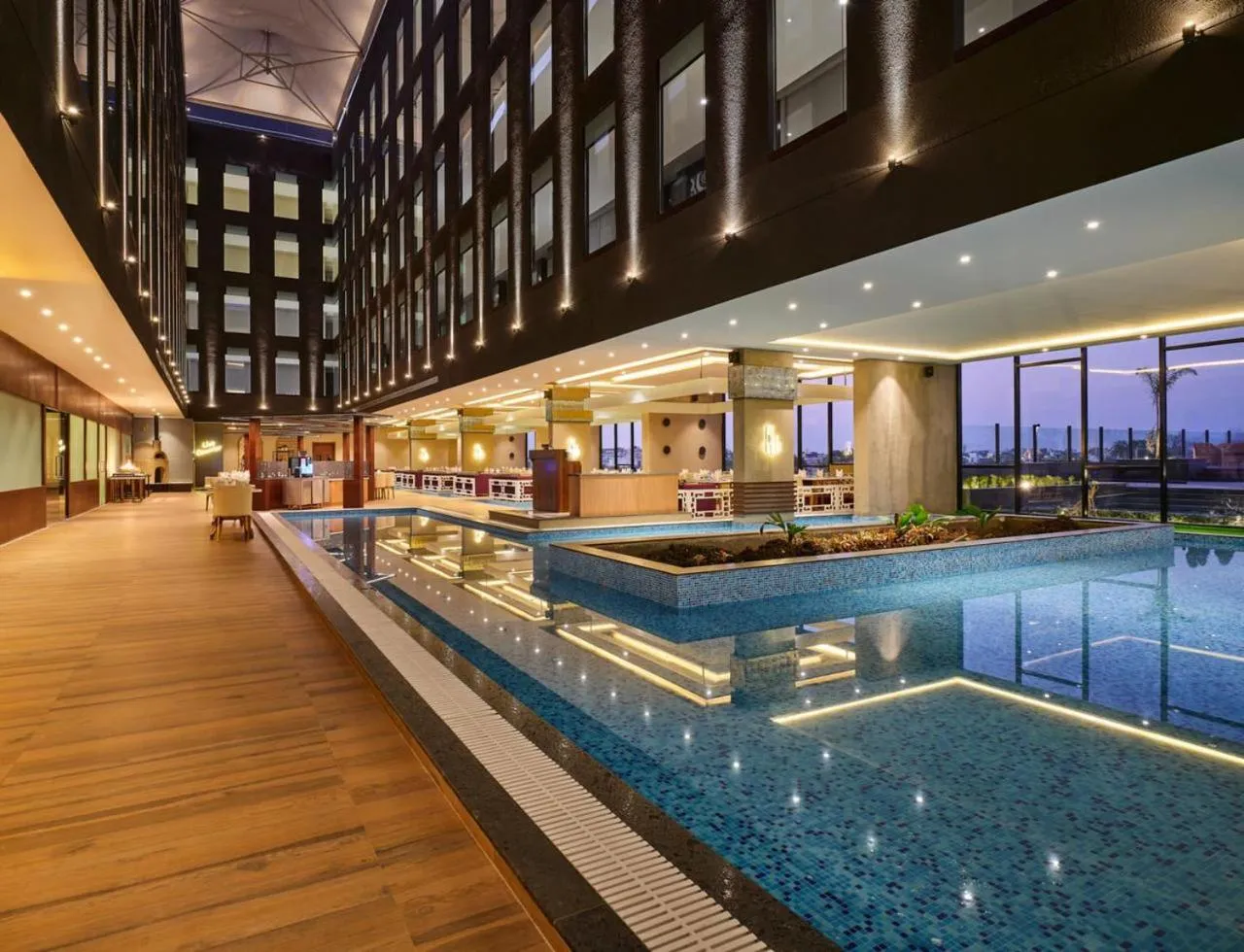 Restaurant/places to eat in Essentia Luxury Hotel Indore