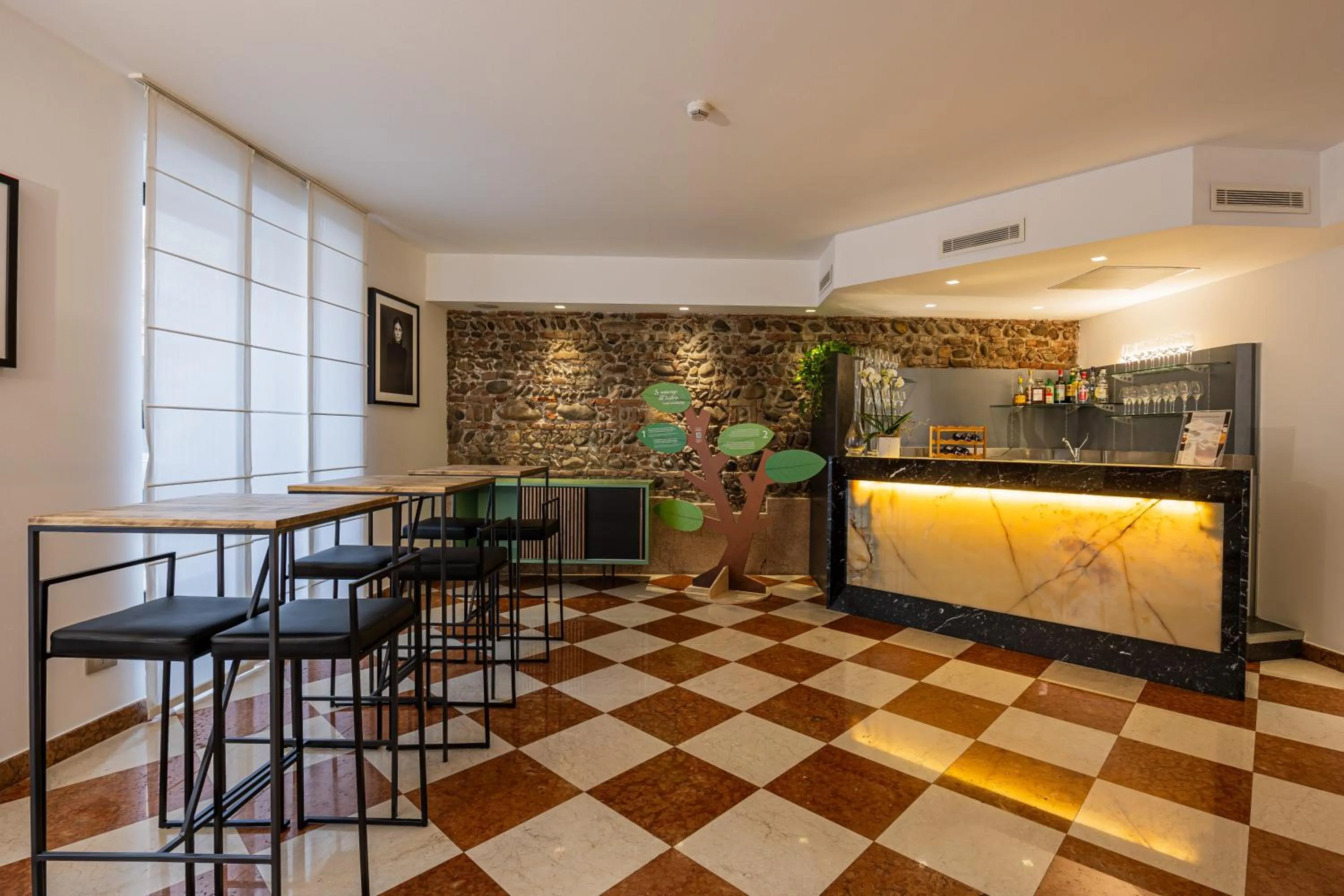 Lounge or bar in Best Western Plus Hotel De Capuleti