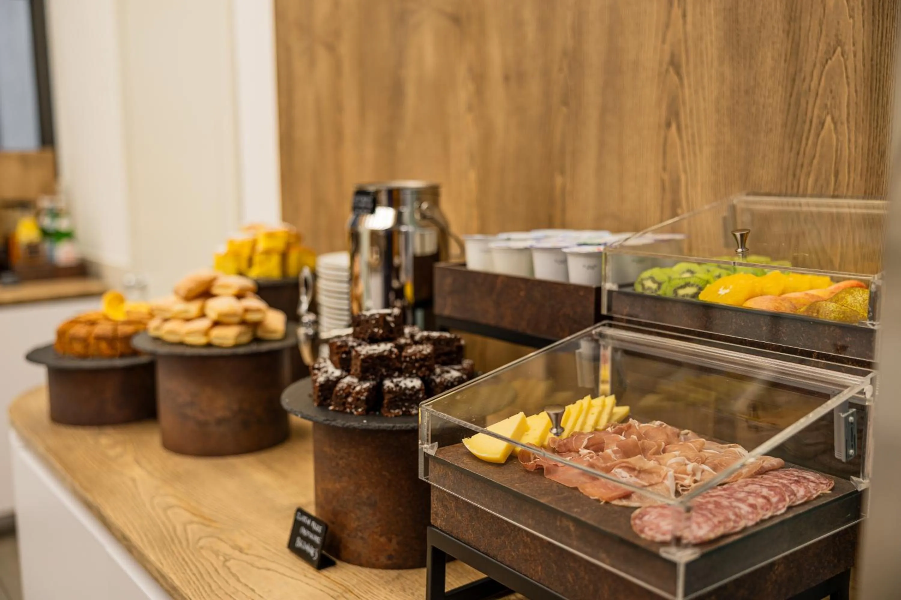 Buffet breakfast in Best Western Plus Hotel De Capuleti