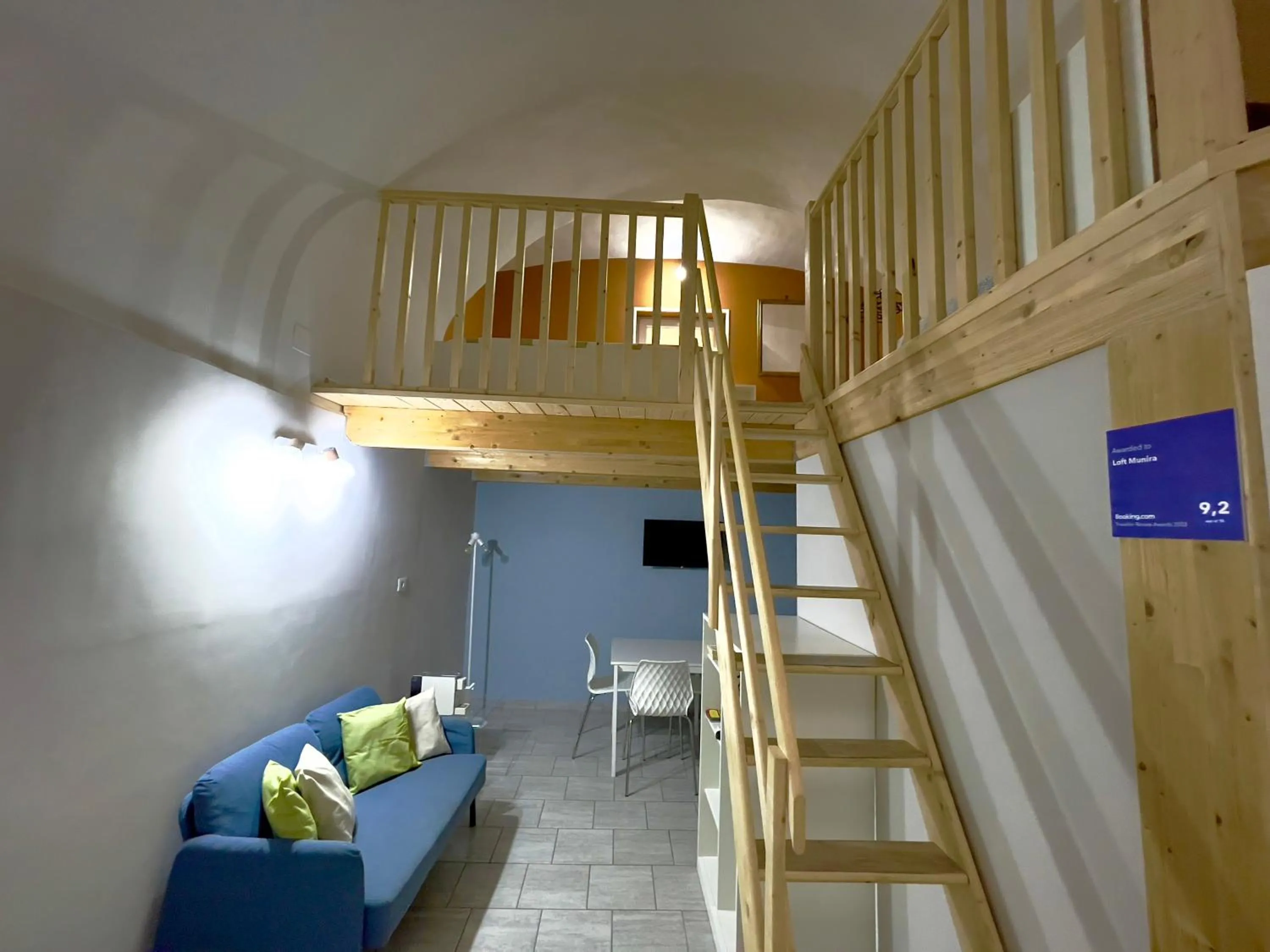 Living room, Bed in Loft Munira