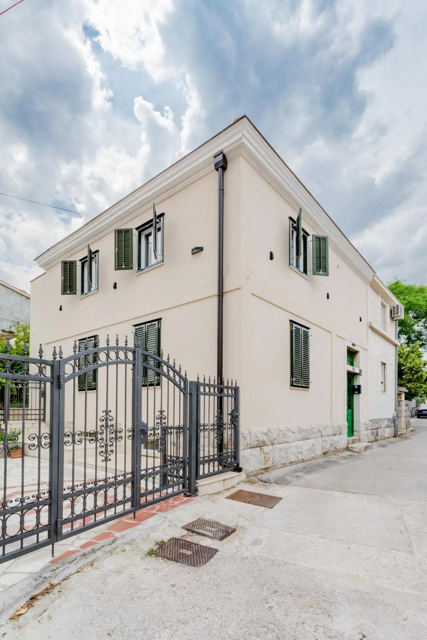Property building in Luxury Villa Roza