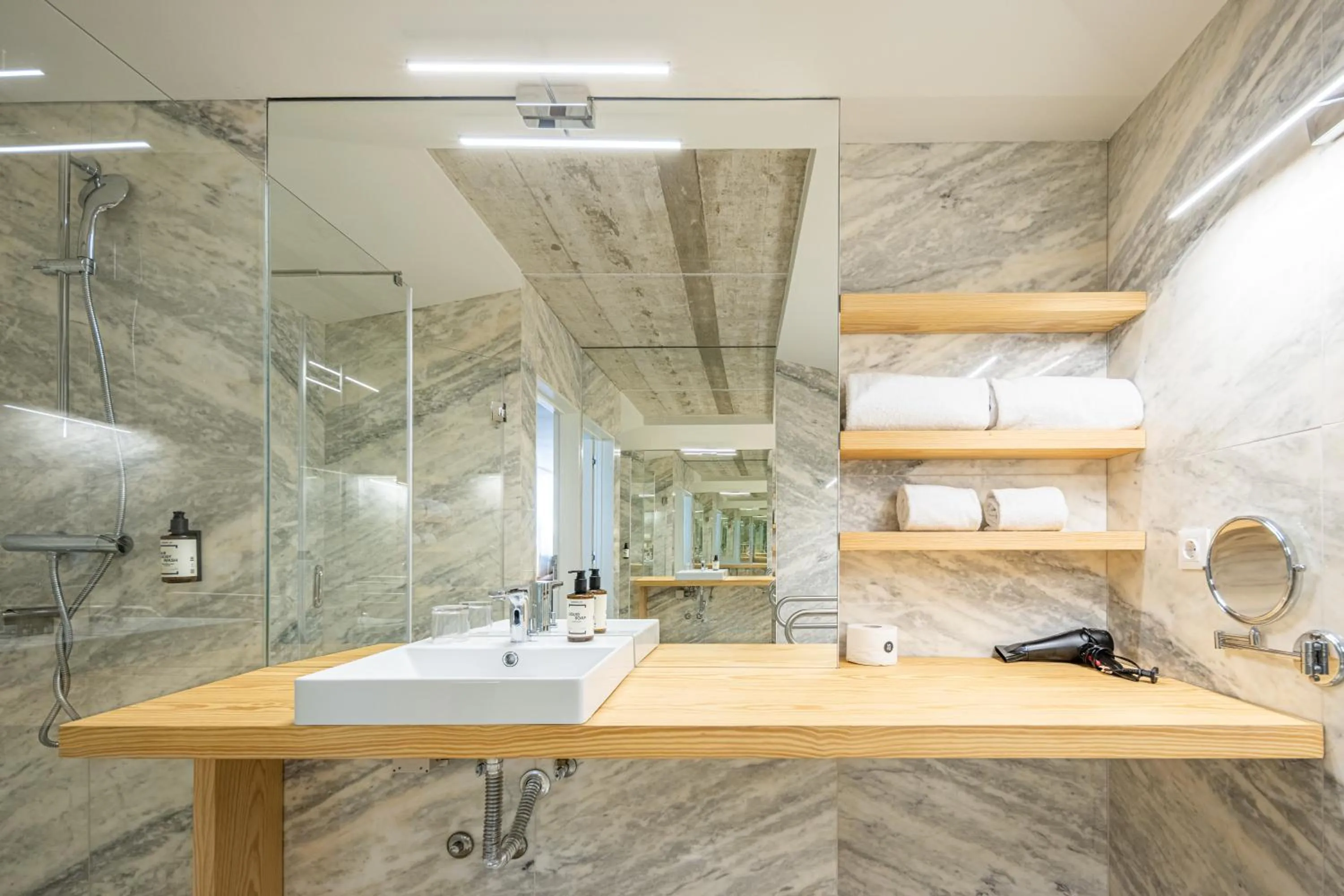 Shower in Porta Nobre Boutique Hotel by Aspasios