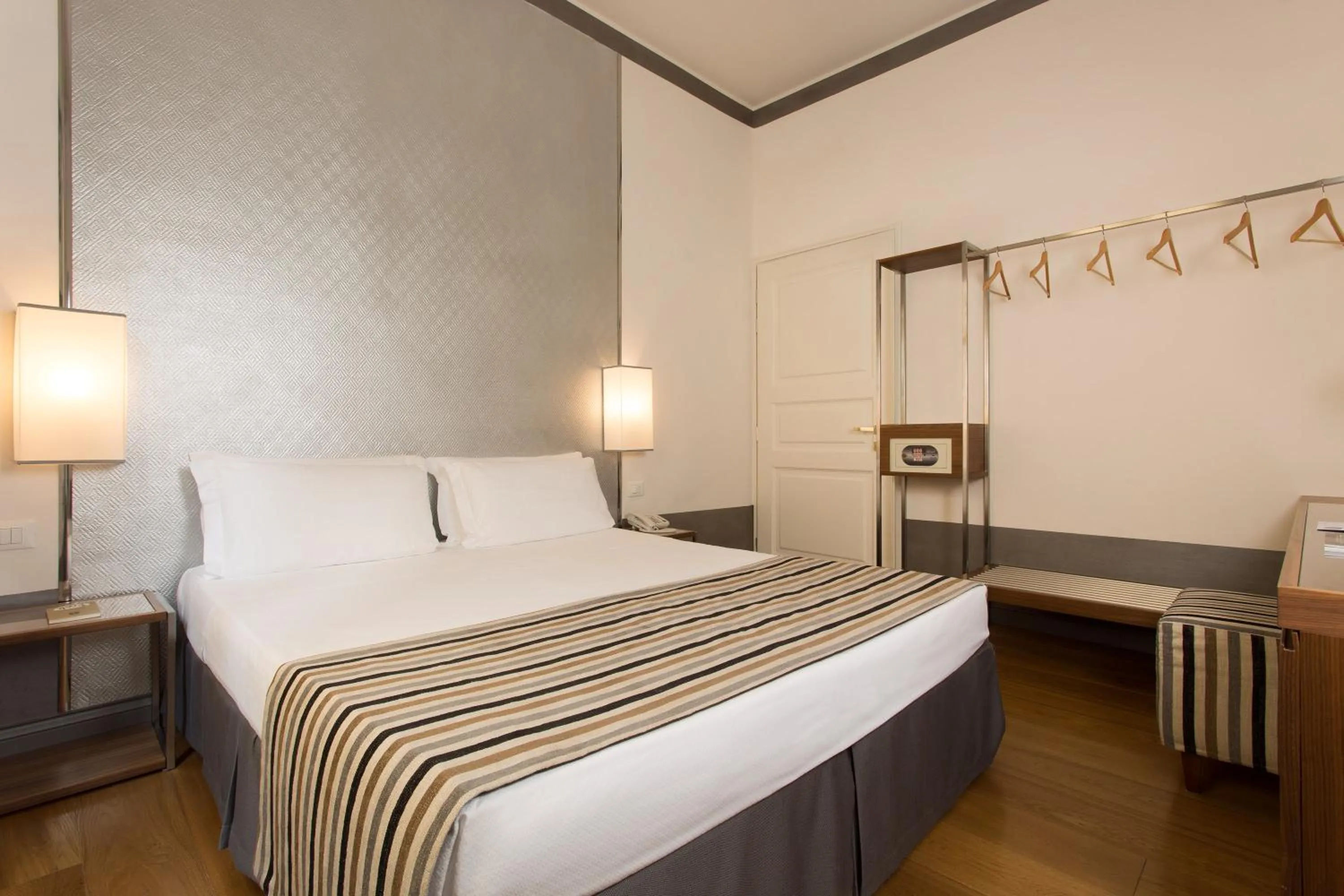 Photo of the whole room, Bed in Hotel Orto de' Medici