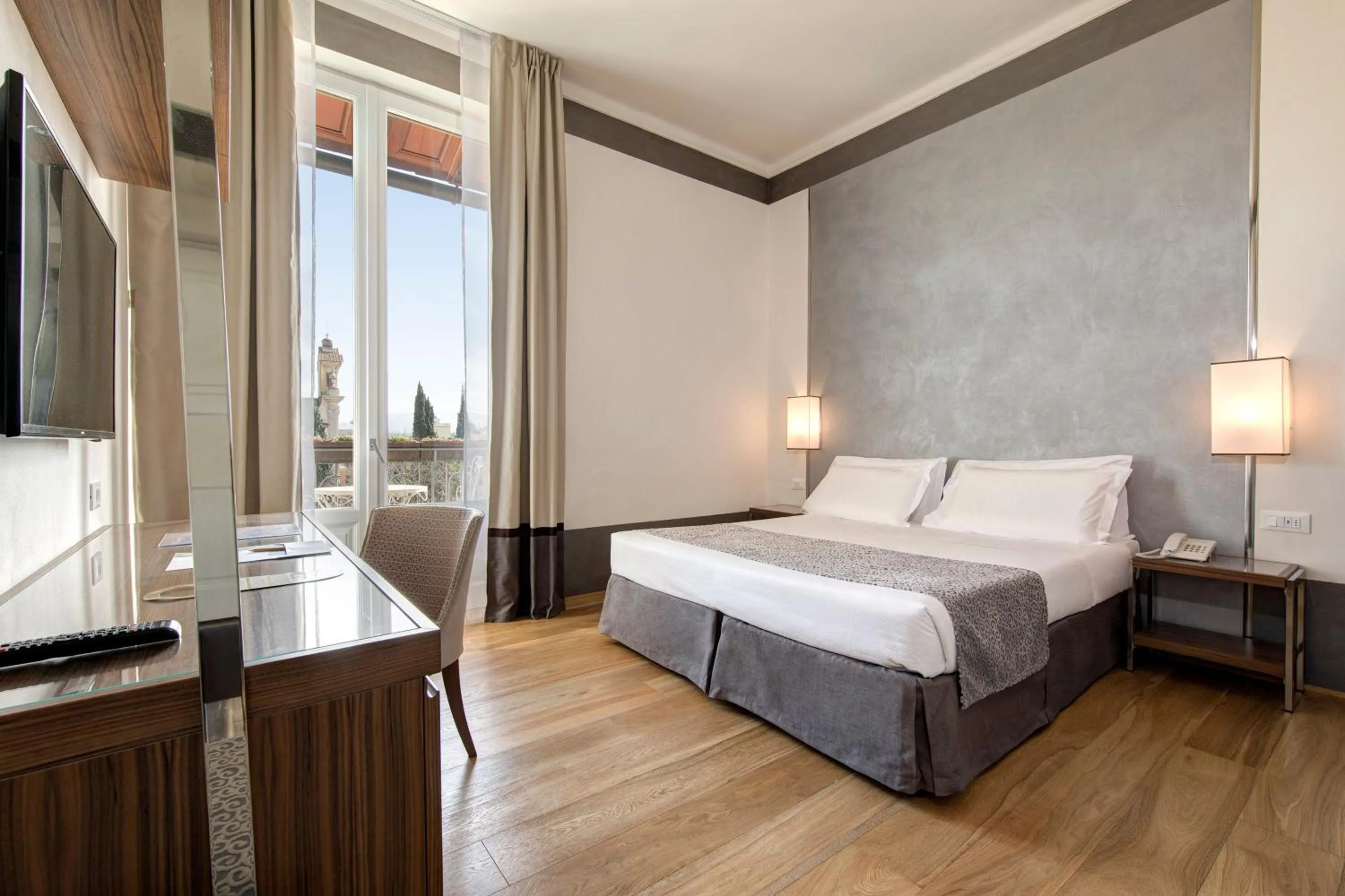 Photo of the whole room, Bed in Hotel Orto de' Medici