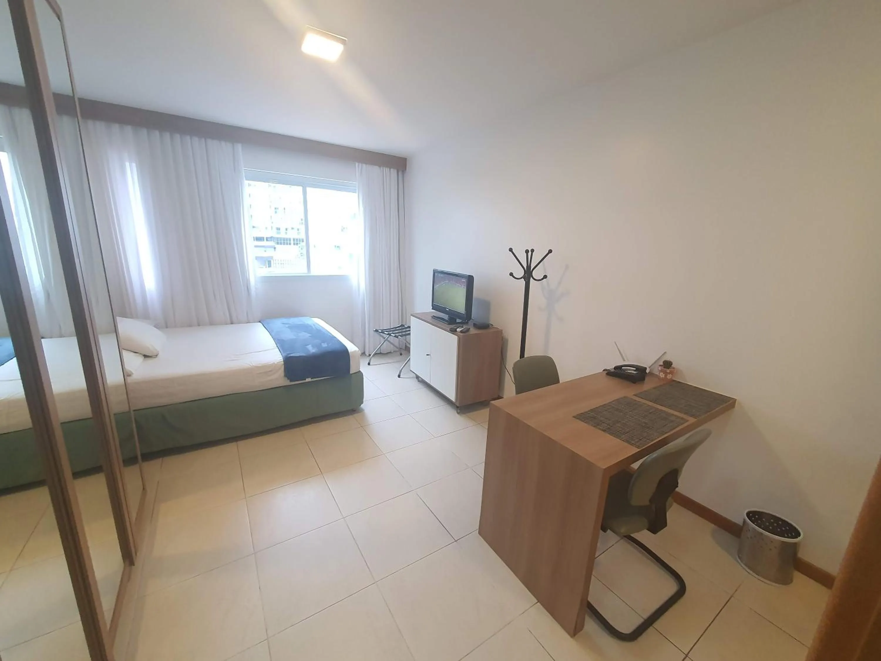 Photo of the whole room, Bed in Flat Saint Moritz Express By Rei dos Flats