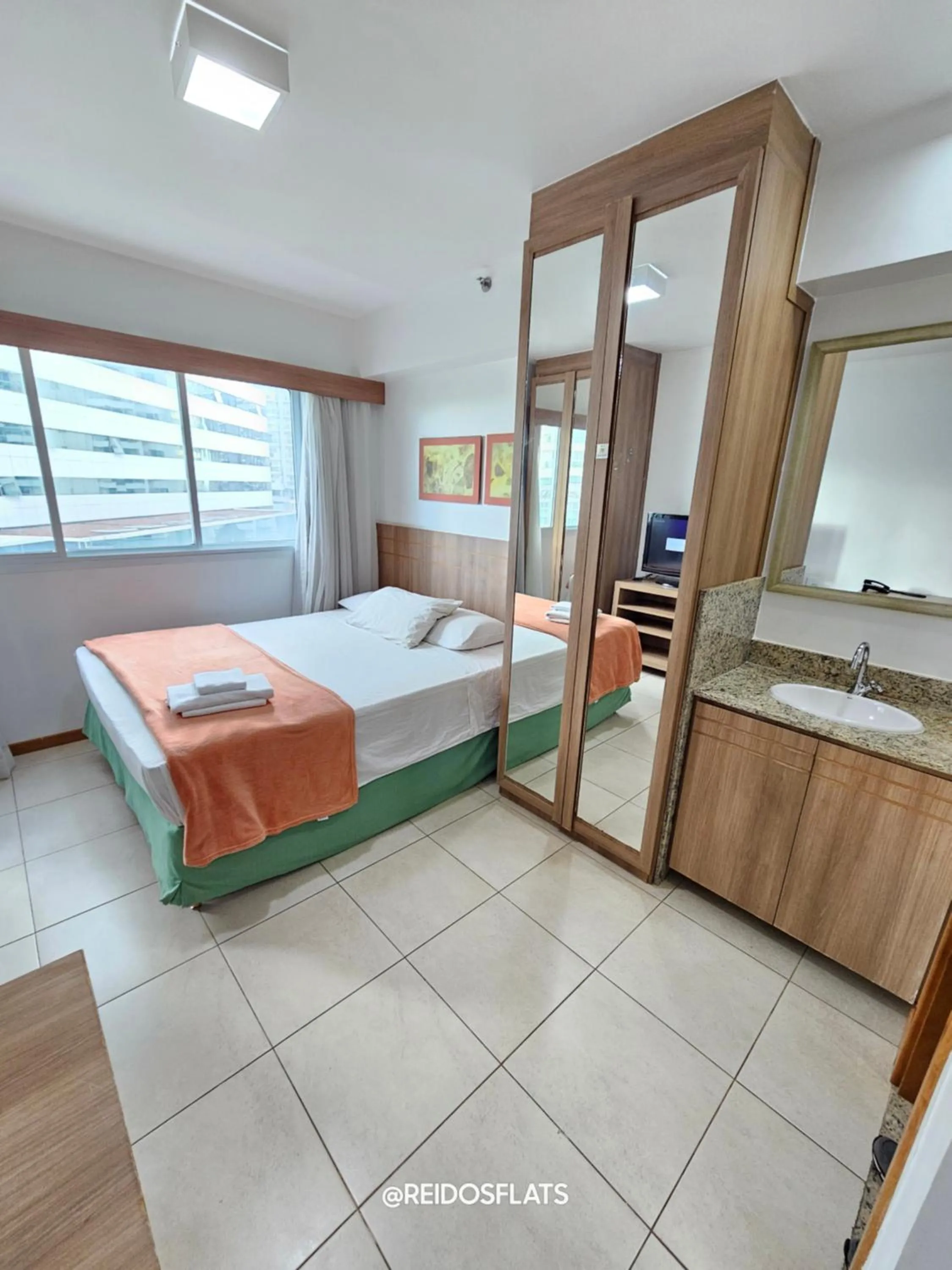 Photo of the whole room, Bed in Flat Saint Moritz Express By Rei dos Flats