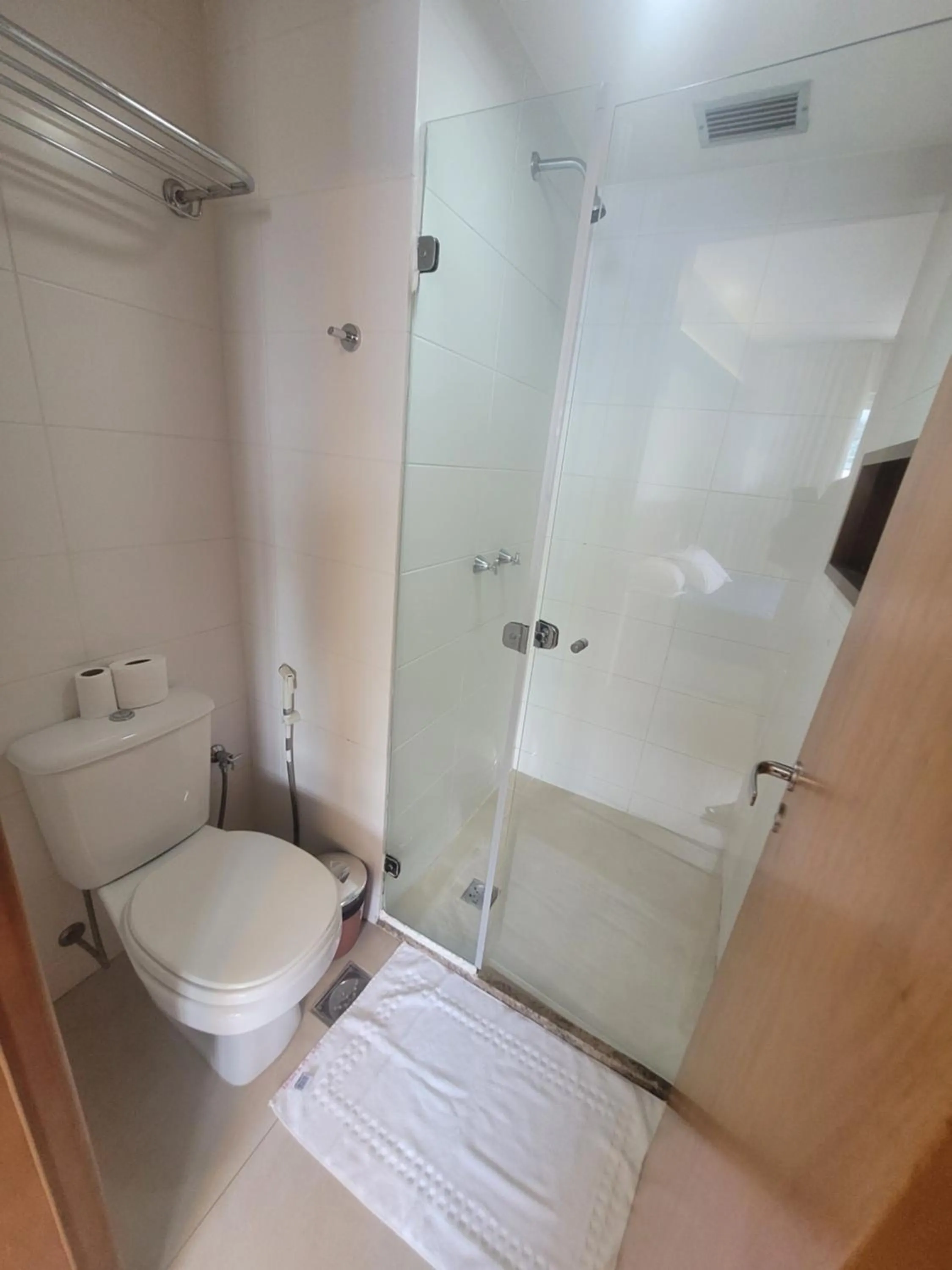 Shower in Flat Saint Moritz Express By Rei dos Flats