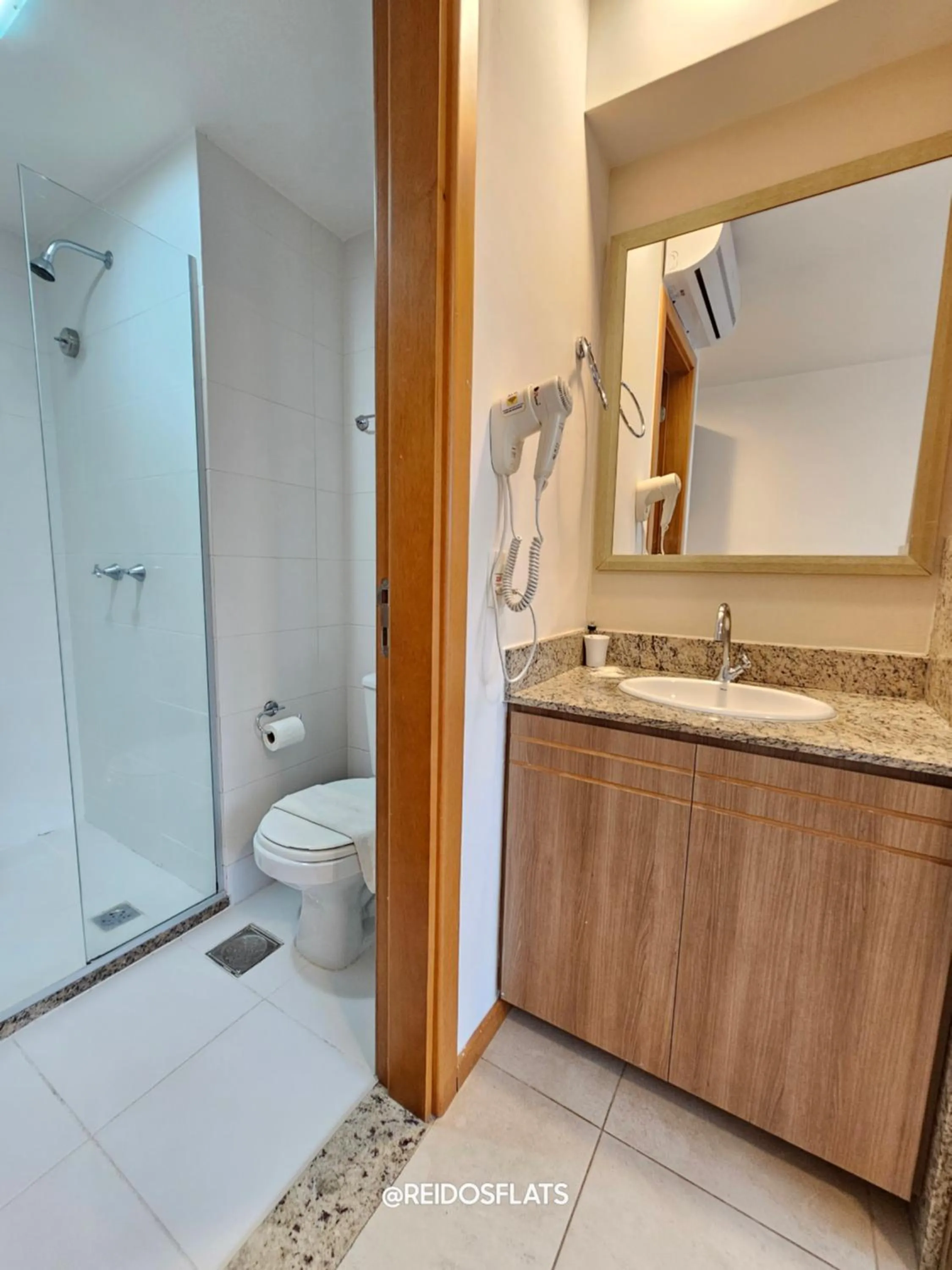 Shower in Flat Saint Moritz Express By Rei dos Flats