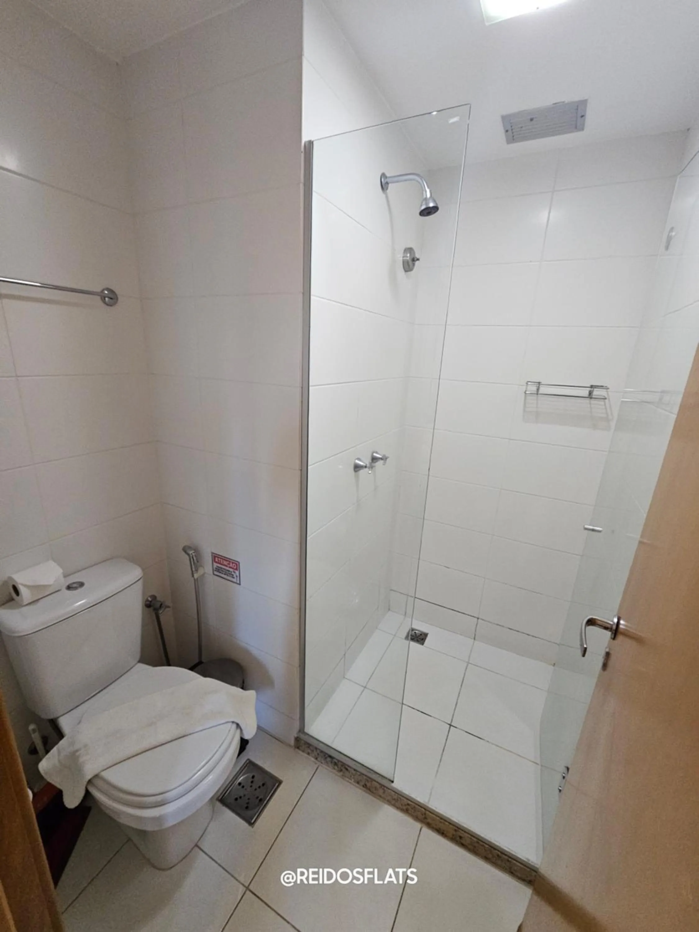 Shower in Flat Saint Moritz Express By Rei dos Flats