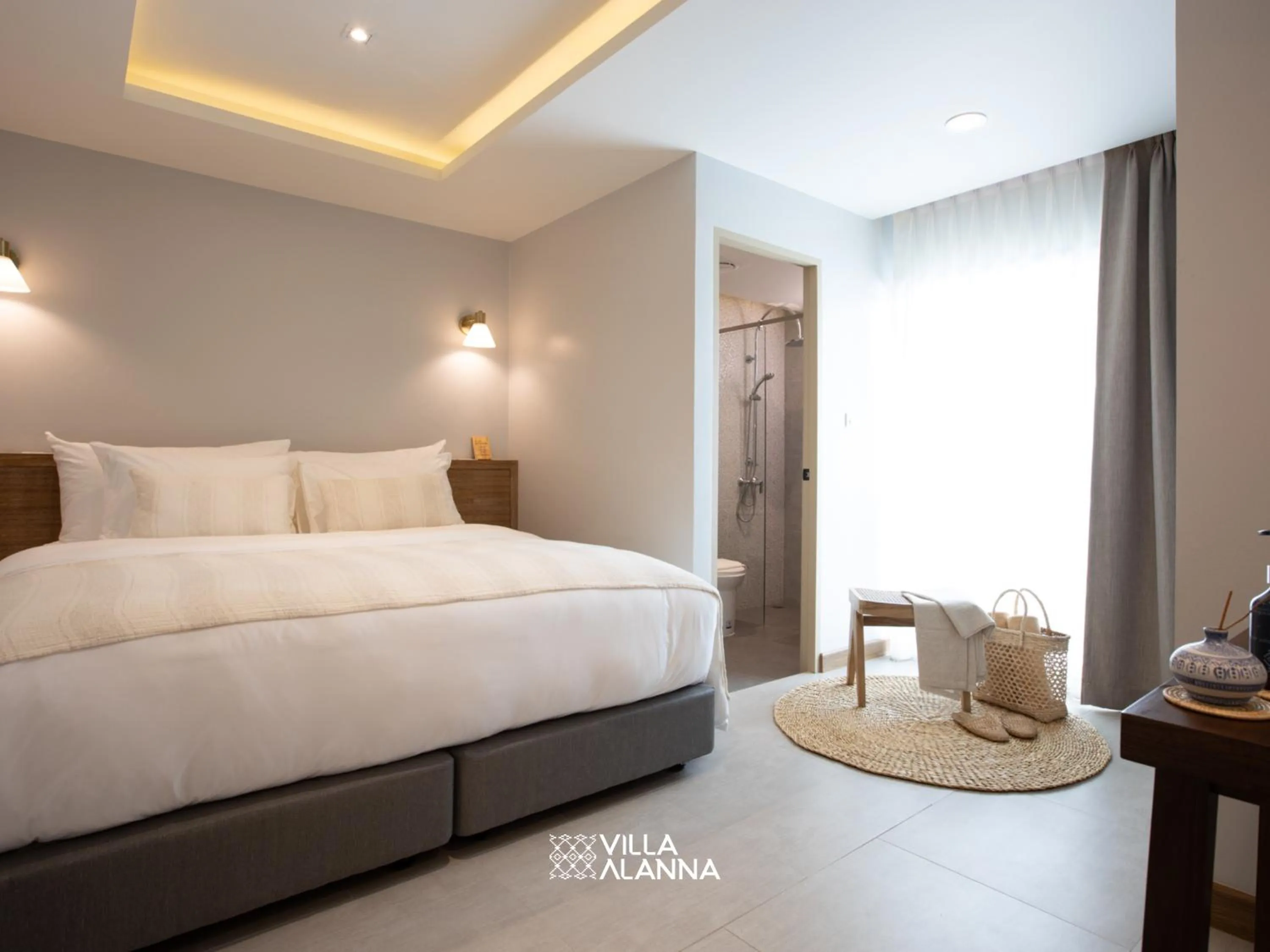 Bathroom, Bed in Villa ALANNA