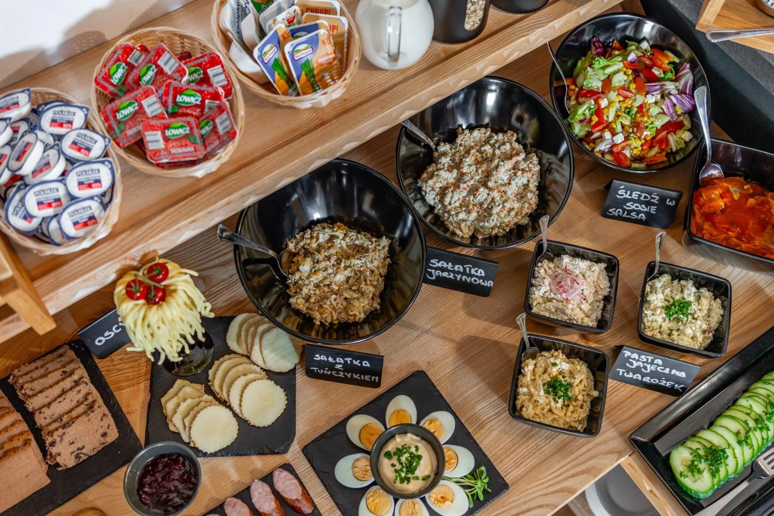 Food in Willa Folk Prestige