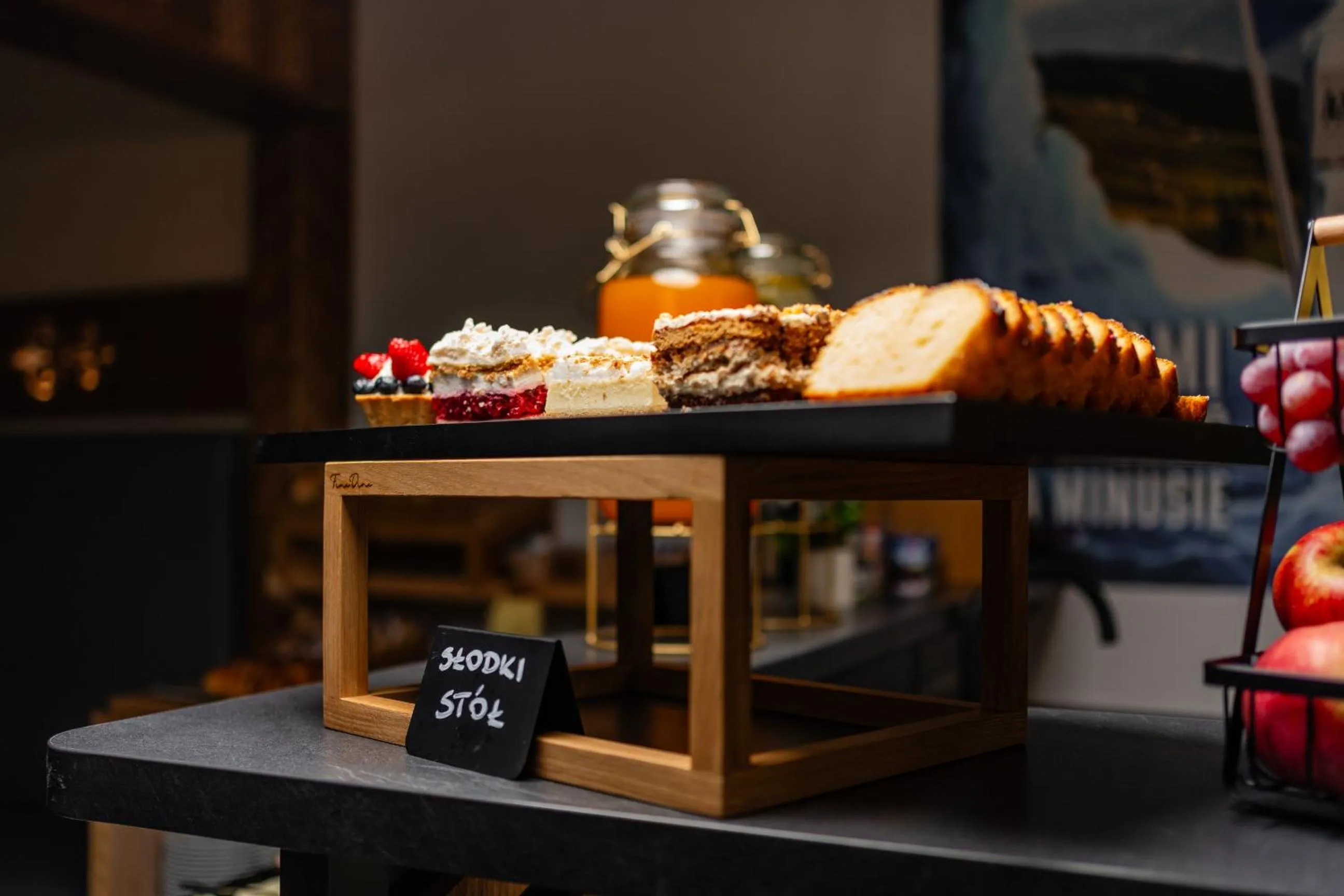 Food in Willa Folk Prestige