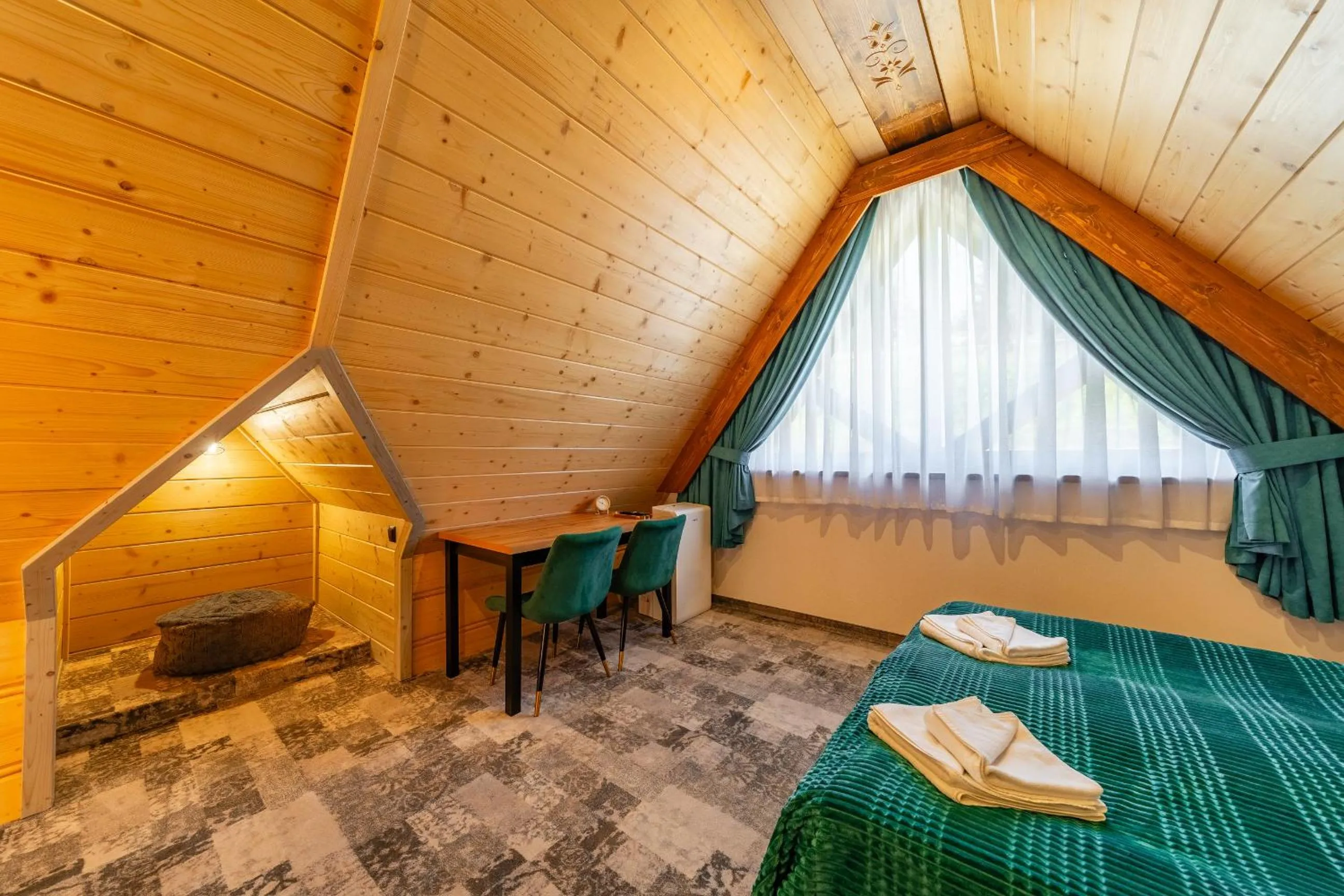 Photo of the whole room, Bed in Willa Folk Prestige