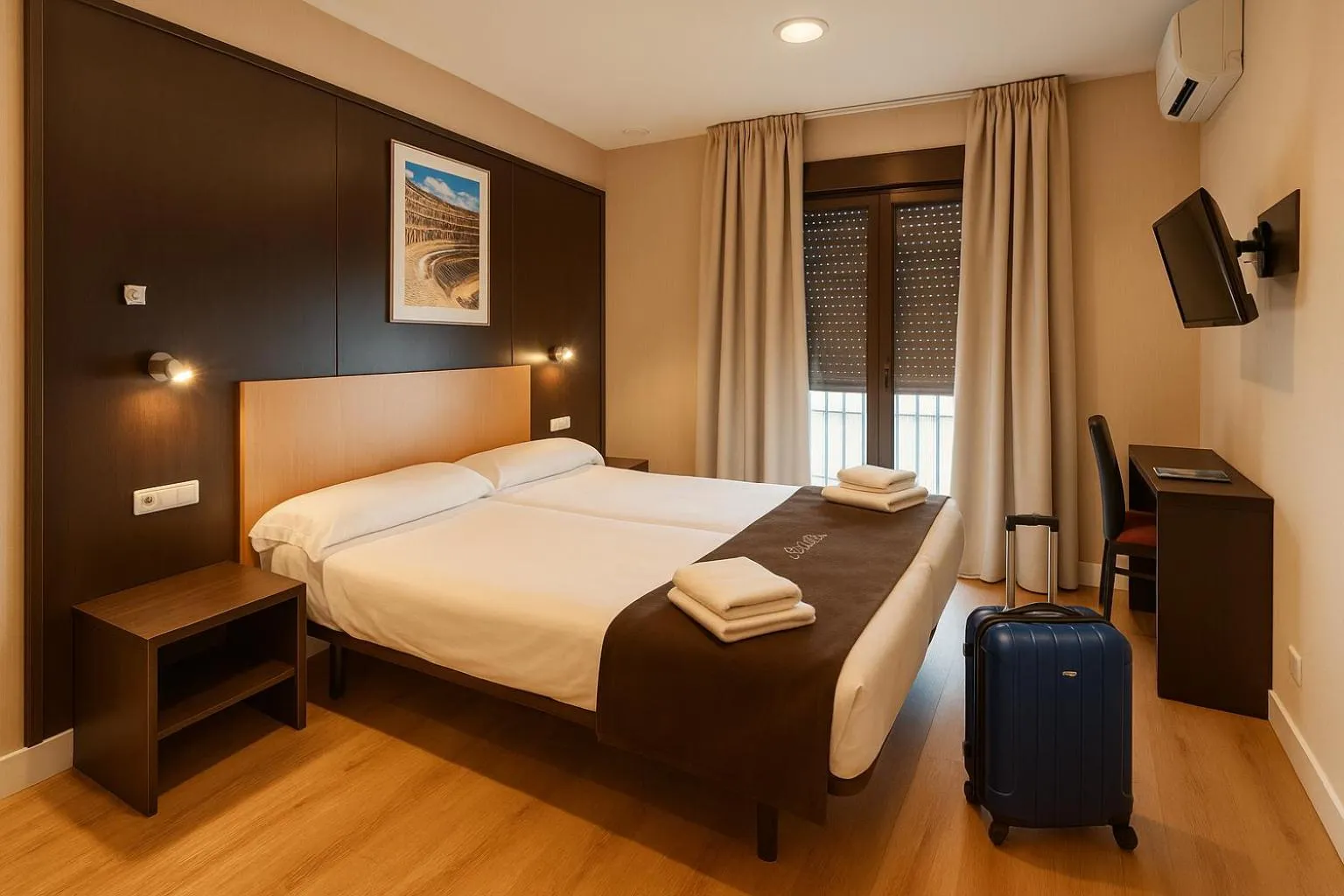 Photo of the whole room, Bed in Hotel Plaza