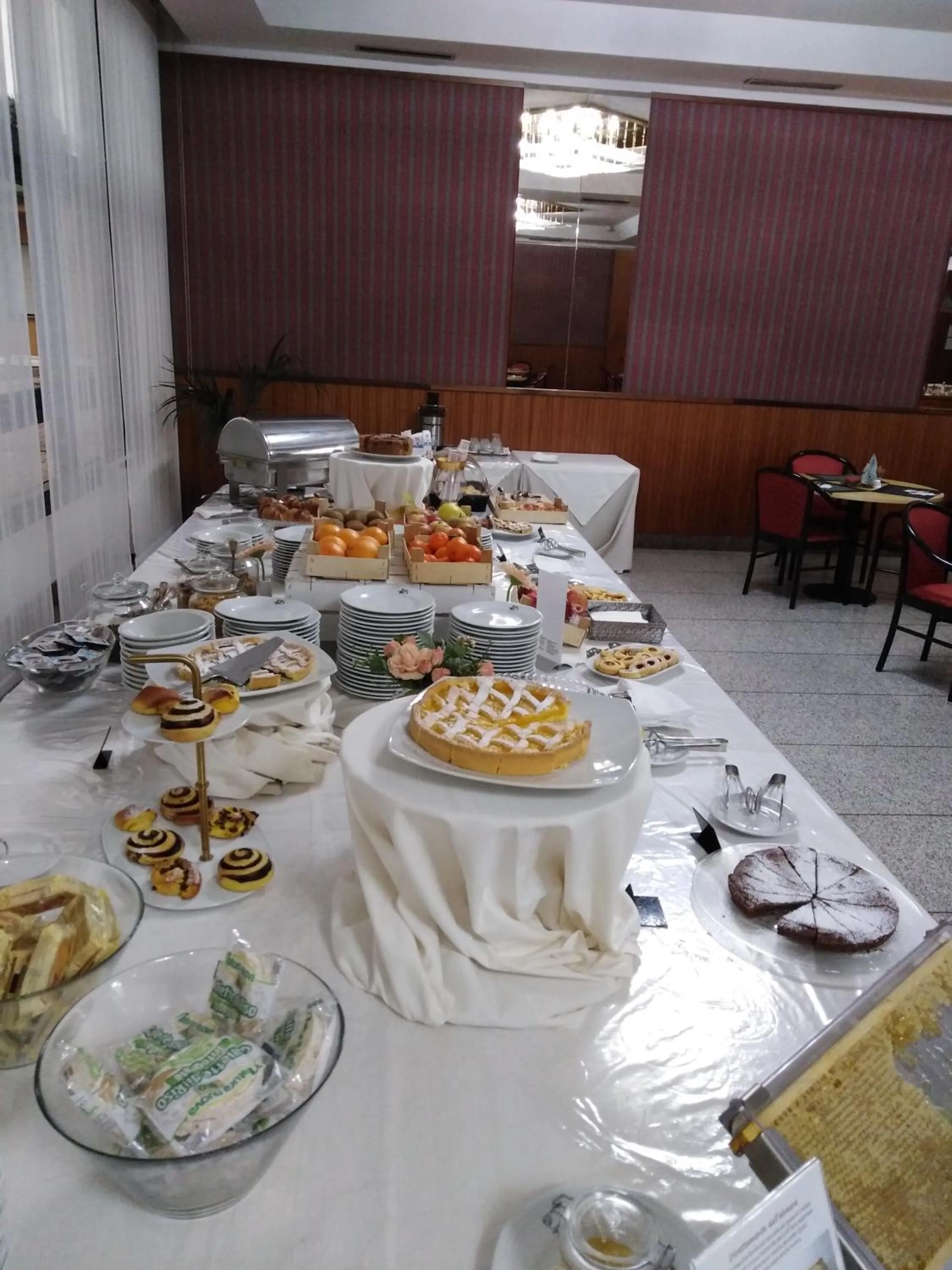 Buffet breakfast in RHI Porta Bologna