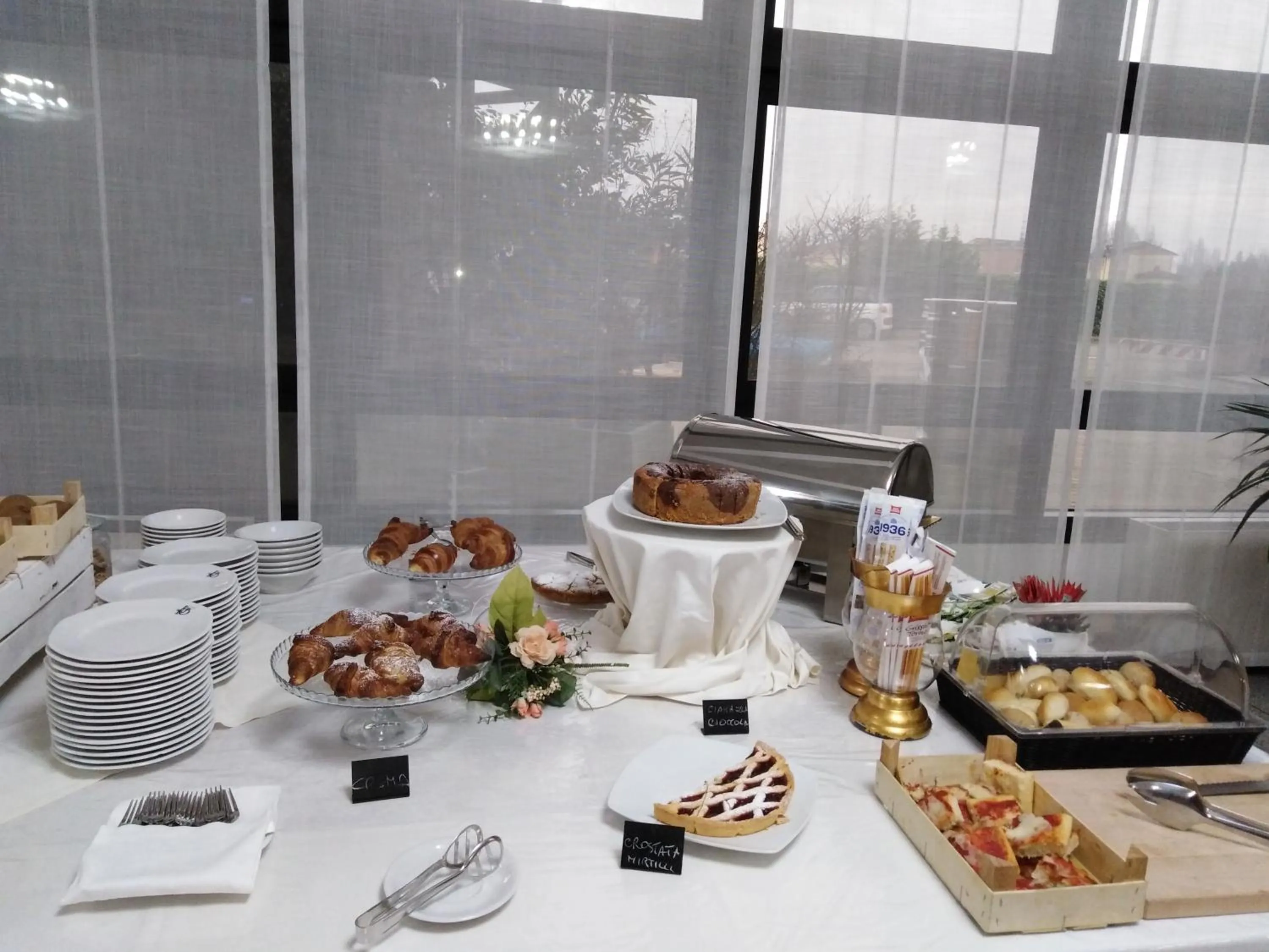 Buffet breakfast in RHI Porta Bologna