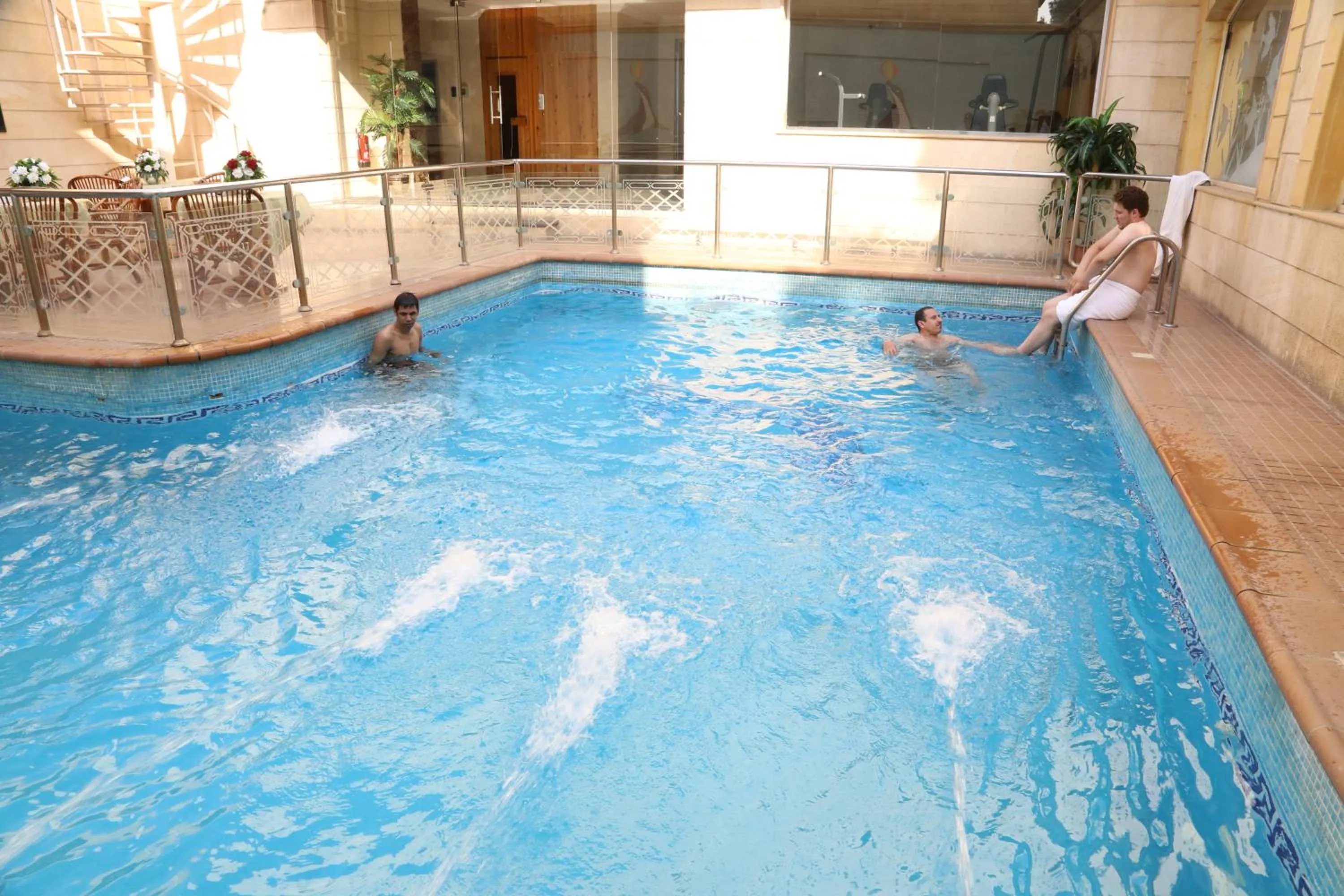 Swimming pool in Roshan Al Azhar Hotel