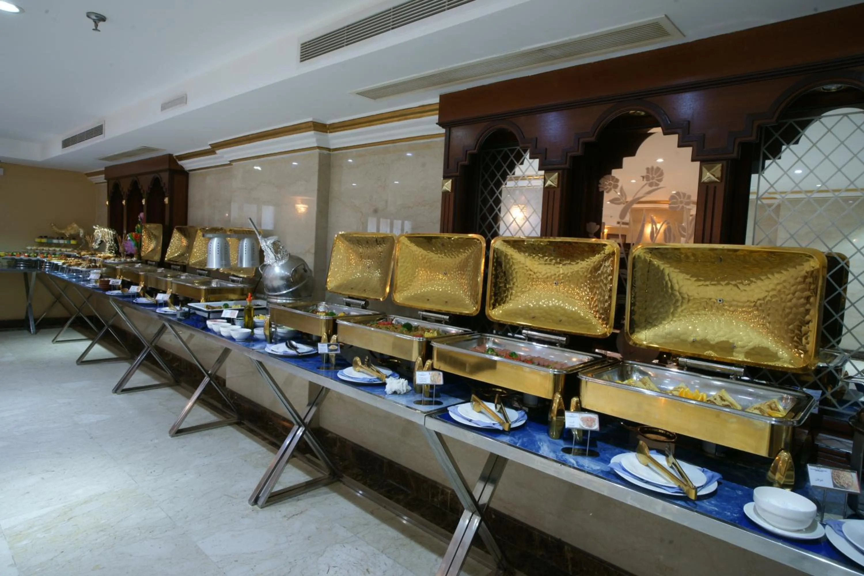 Restaurant/places to eat in Roshan Al Azhar Hotel