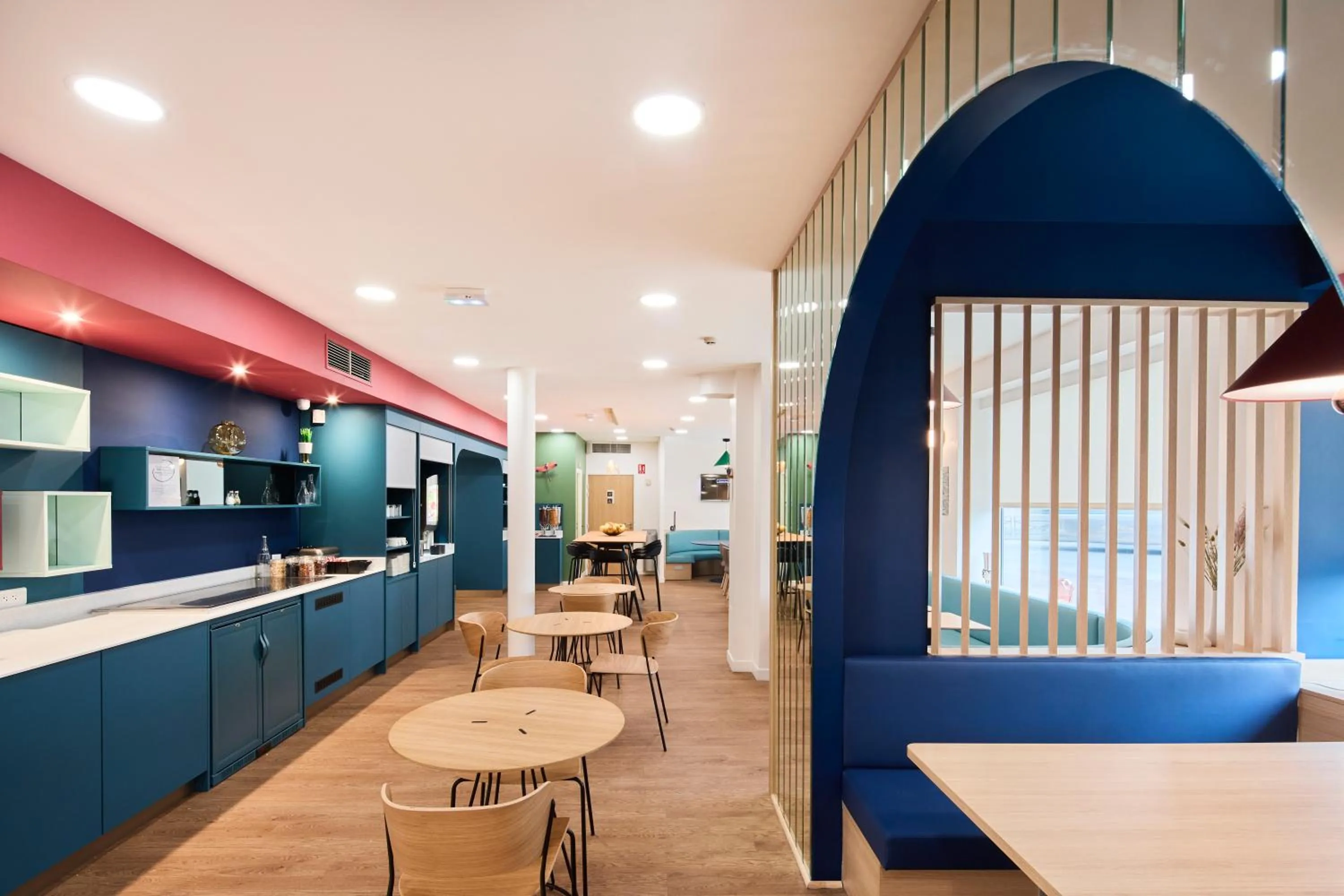 Seating area in ibis Styles Paris Poissy