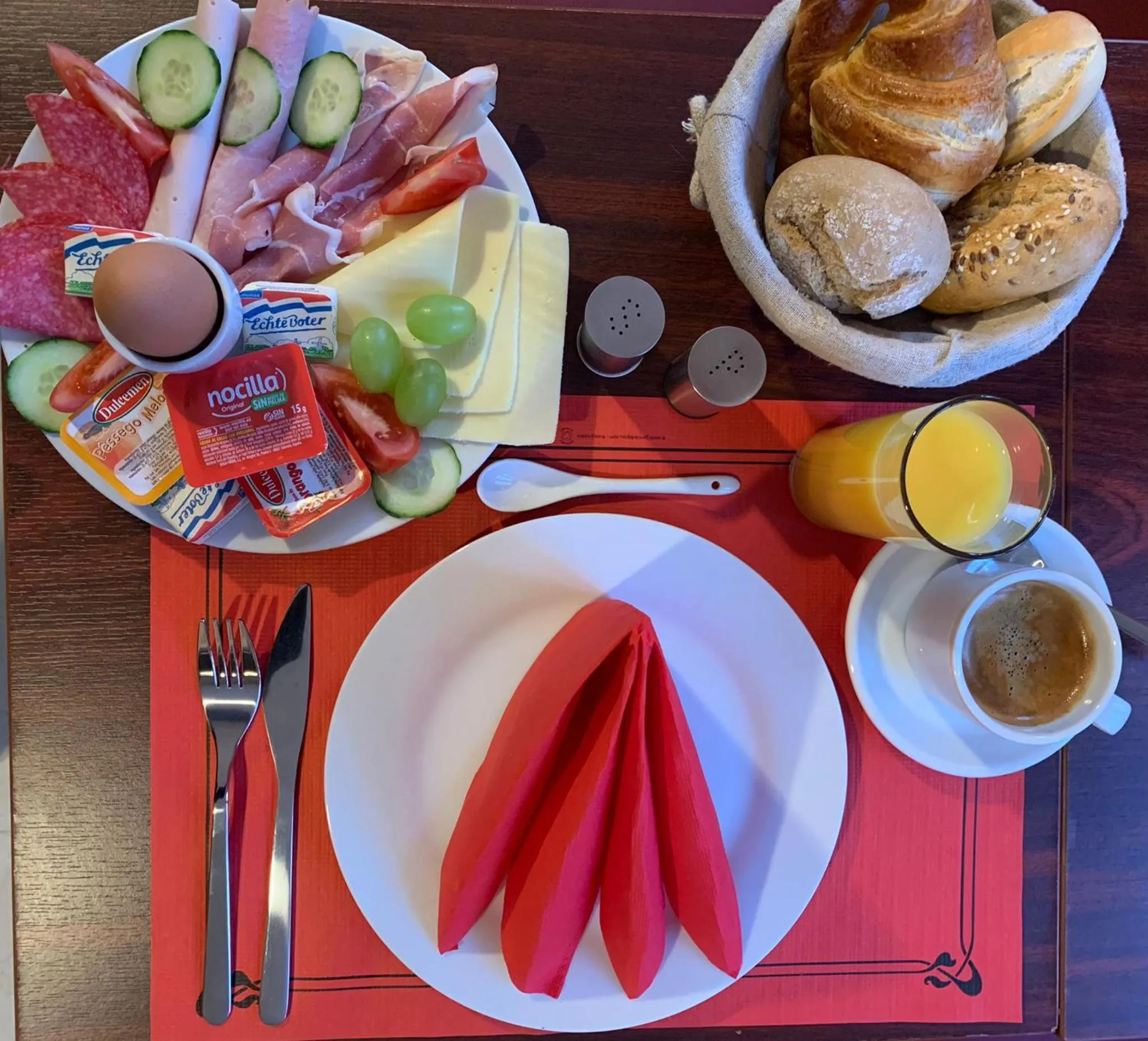 Breakfast in Das Hostal