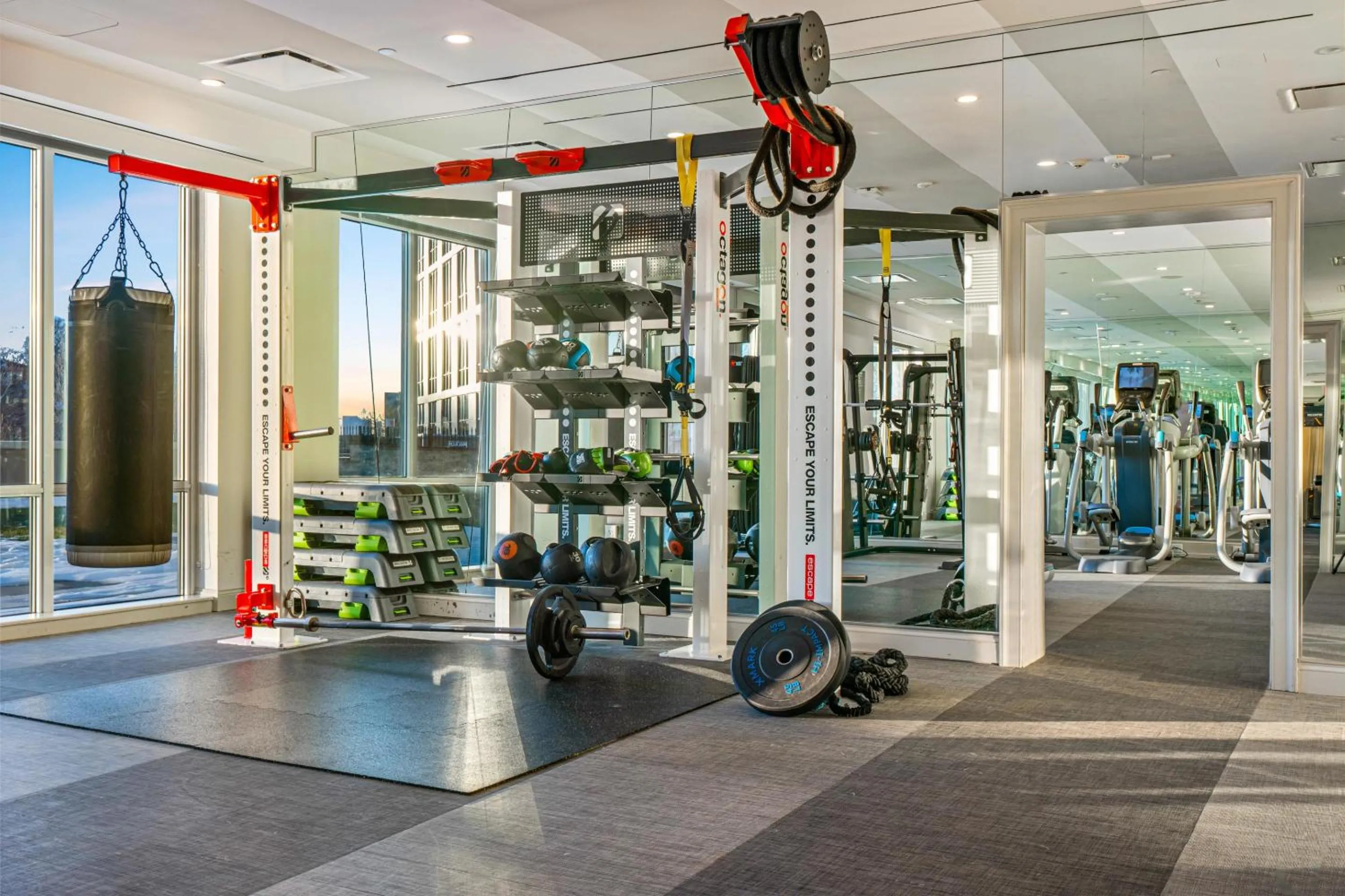 Fitness centre/facilities in Global Luxury Suites Downtown White Plains
