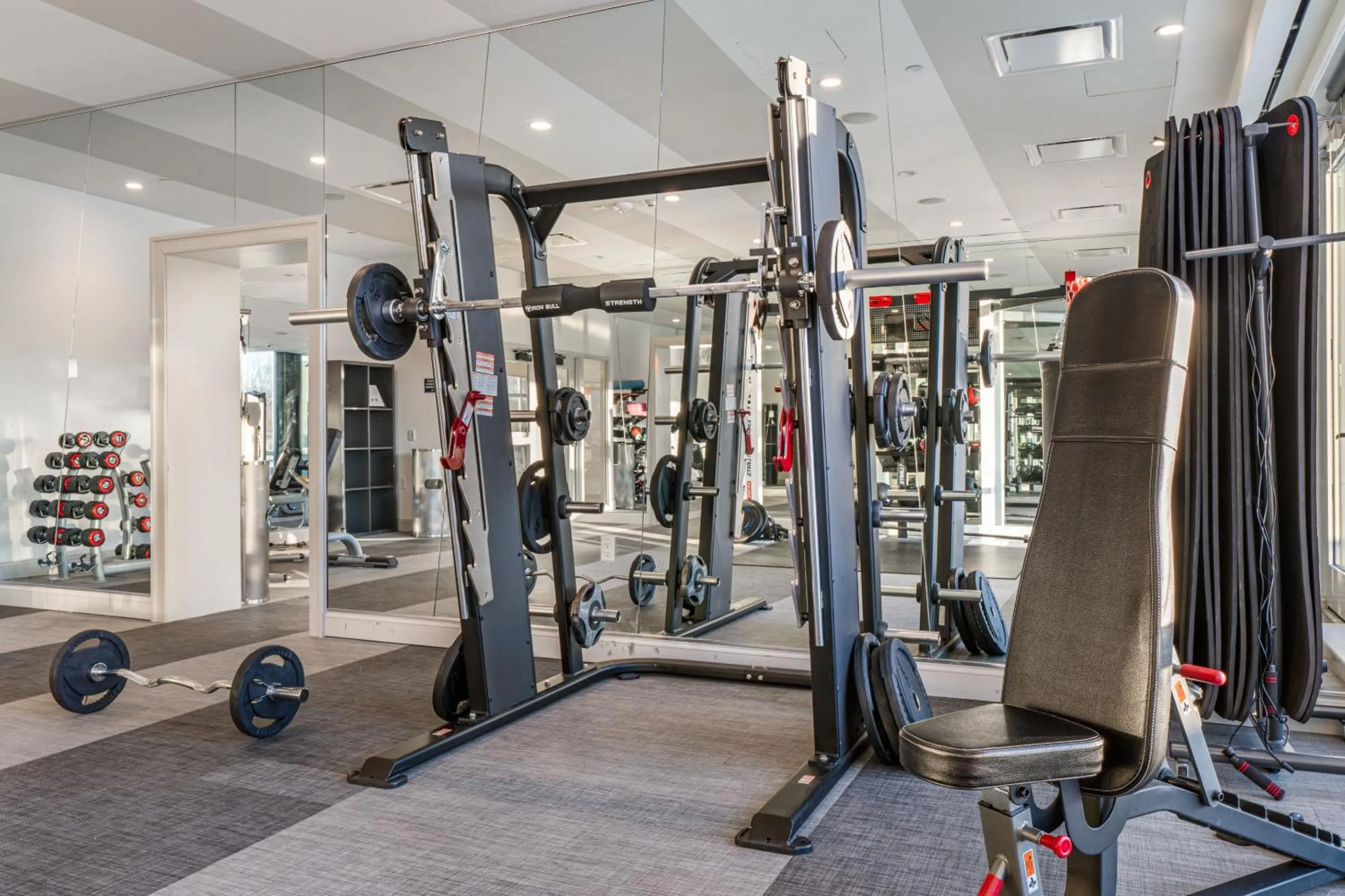Fitness centre/facilities in Global Luxury Suites Downtown White Plains