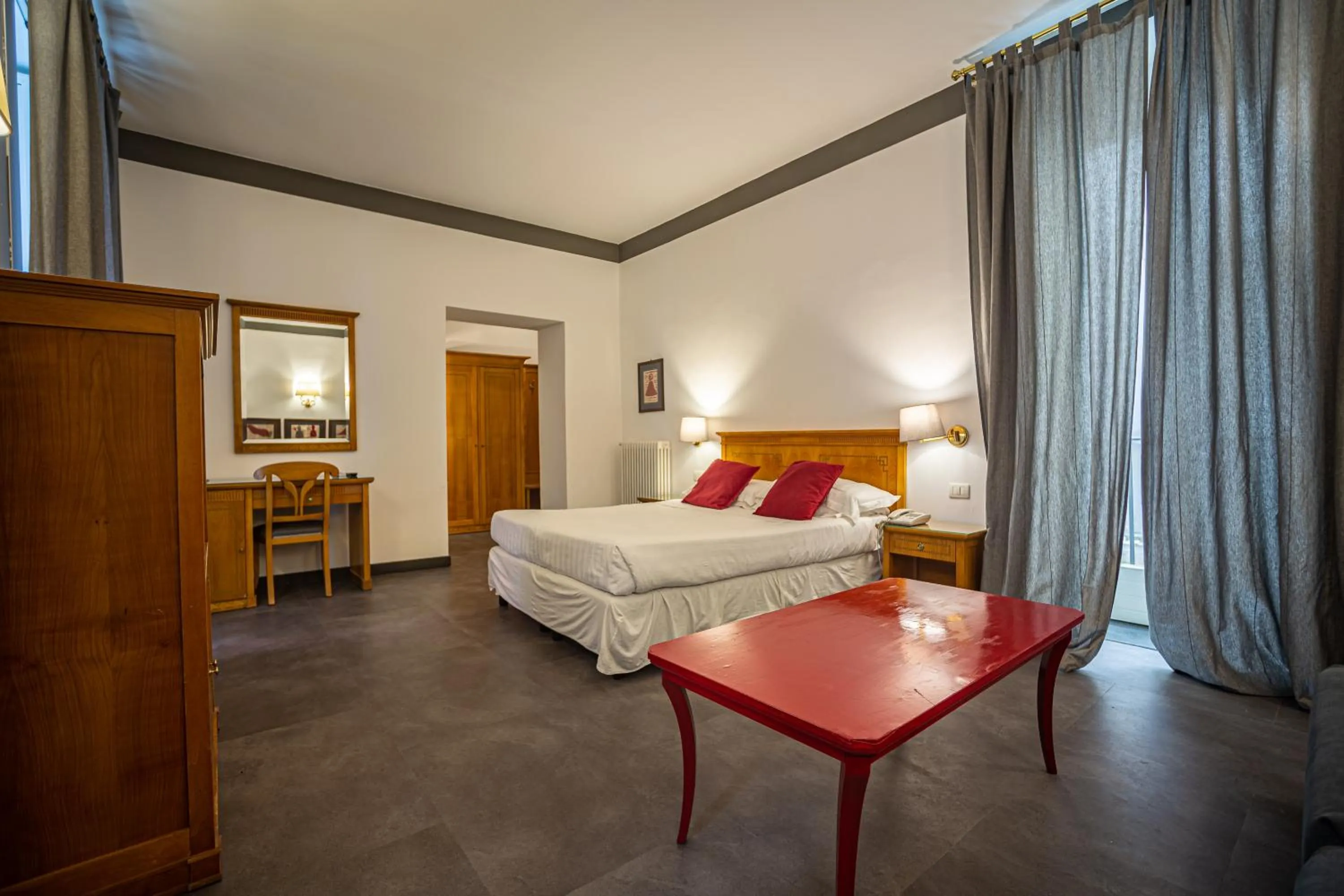 Bathroom, Bed in Hotel del Real Orto Botanico