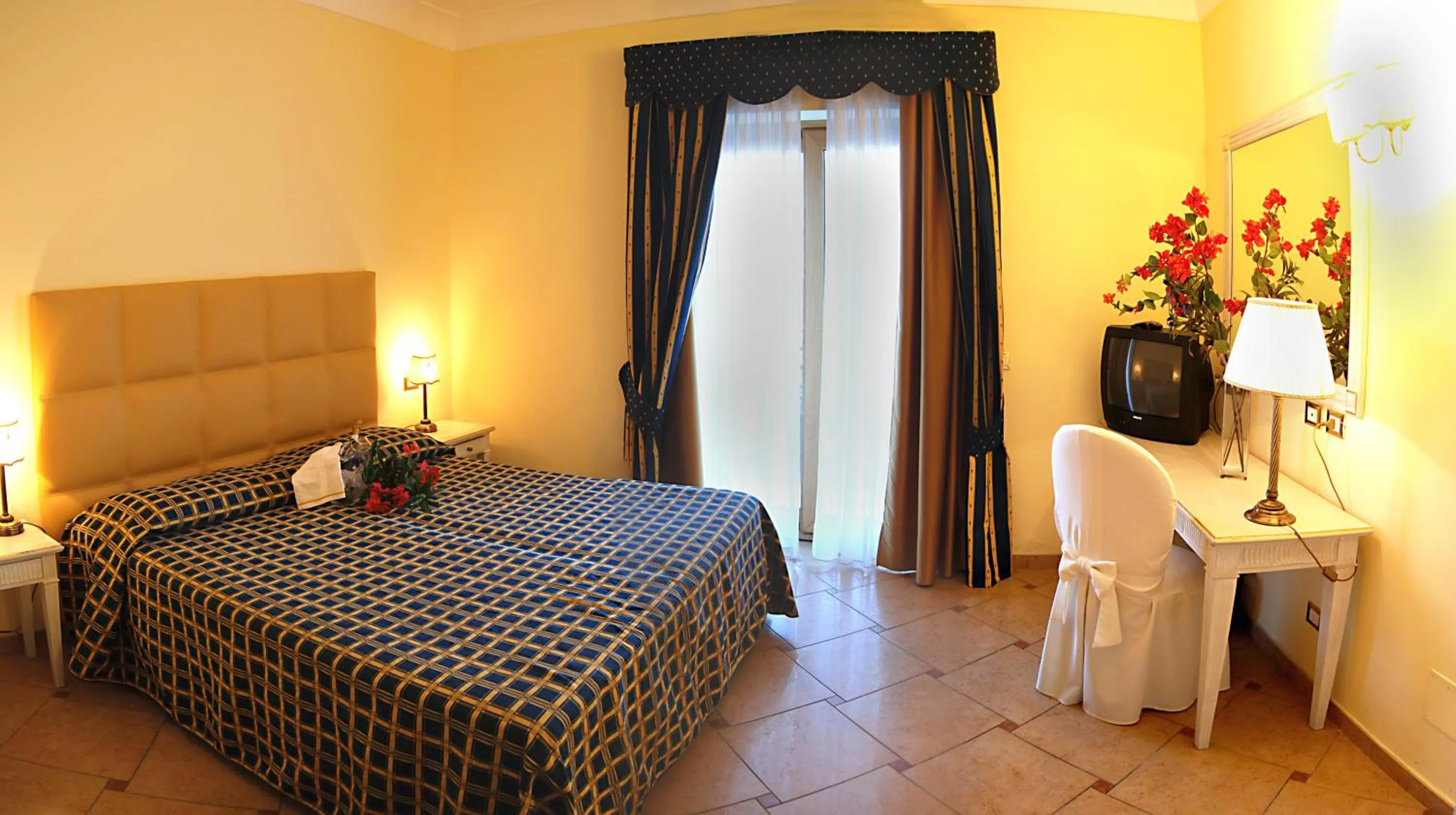 Photo of the whole room, Bed in Hotel La Vue d'Or