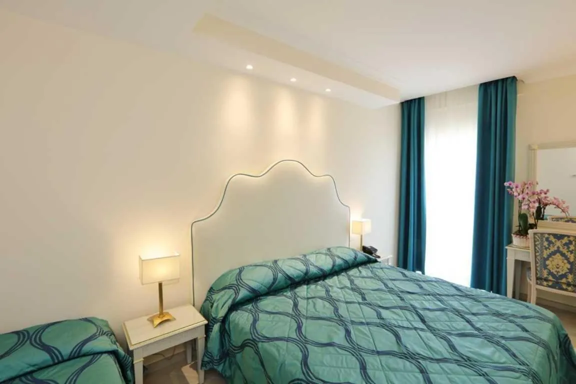 Sea view, Bed in Hotel La Vue d'Or