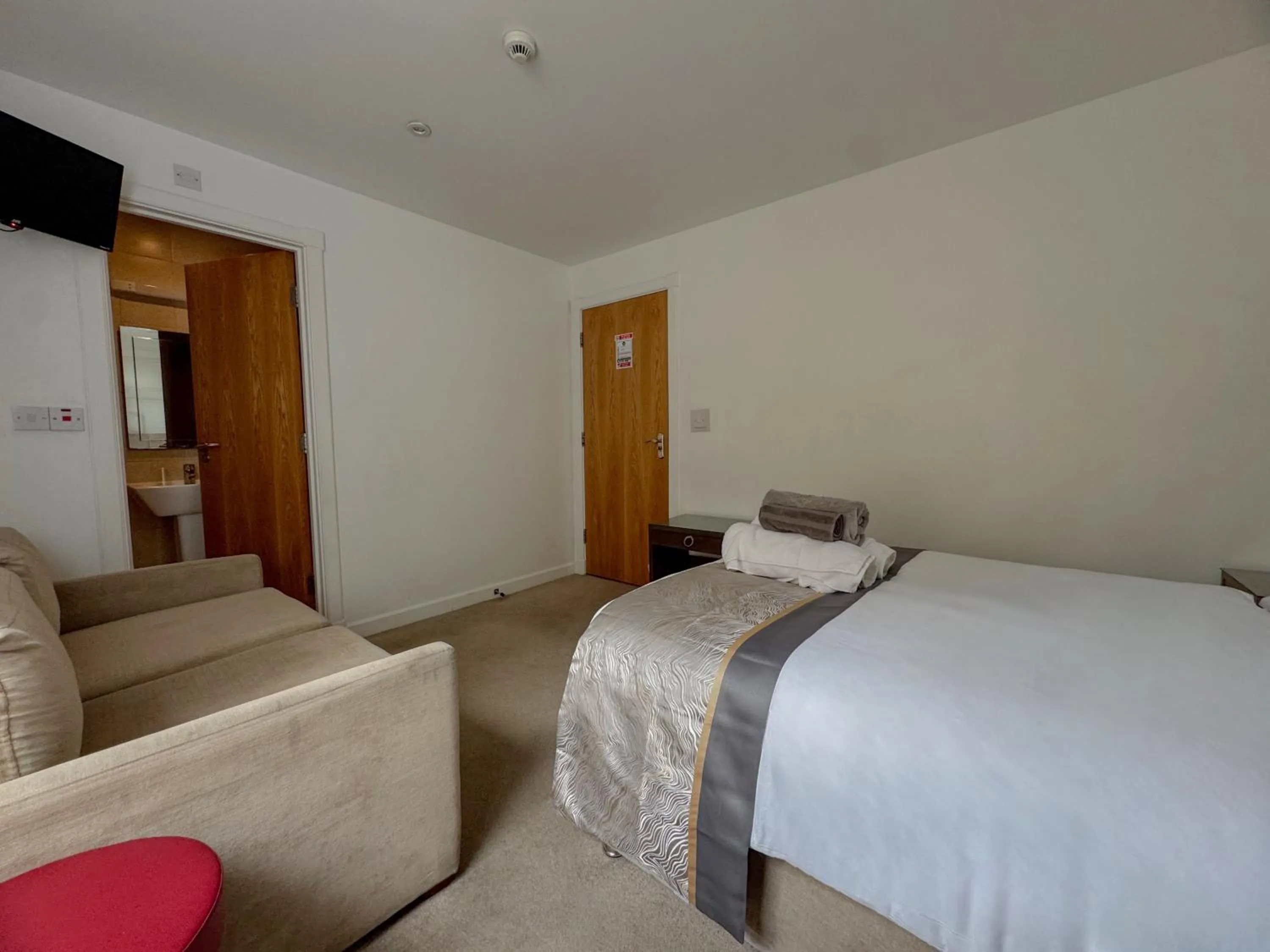 Bed in McCafferty's Guesthouse Ilford