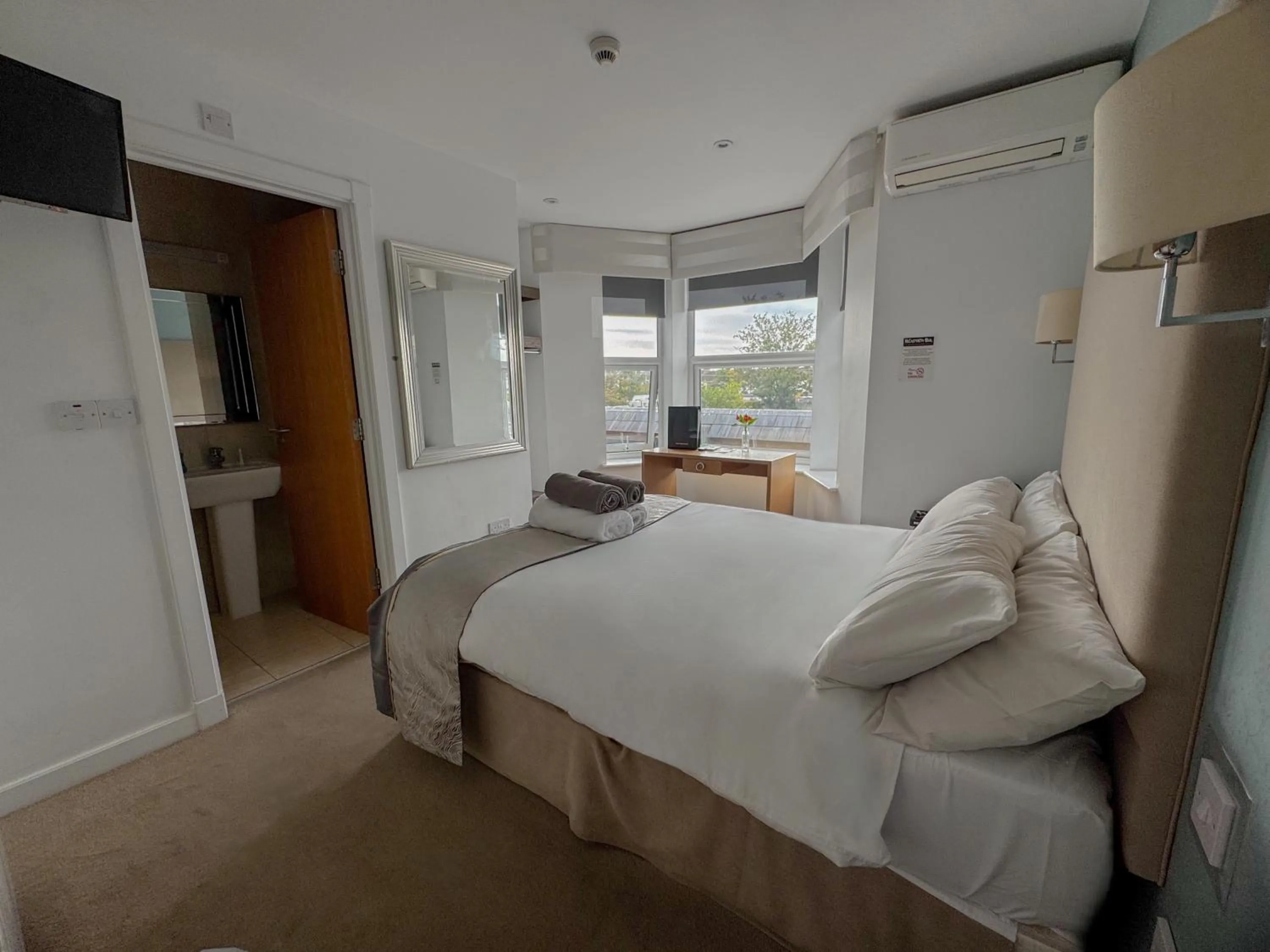 Bed in McCafferty's Guesthouse Ilford